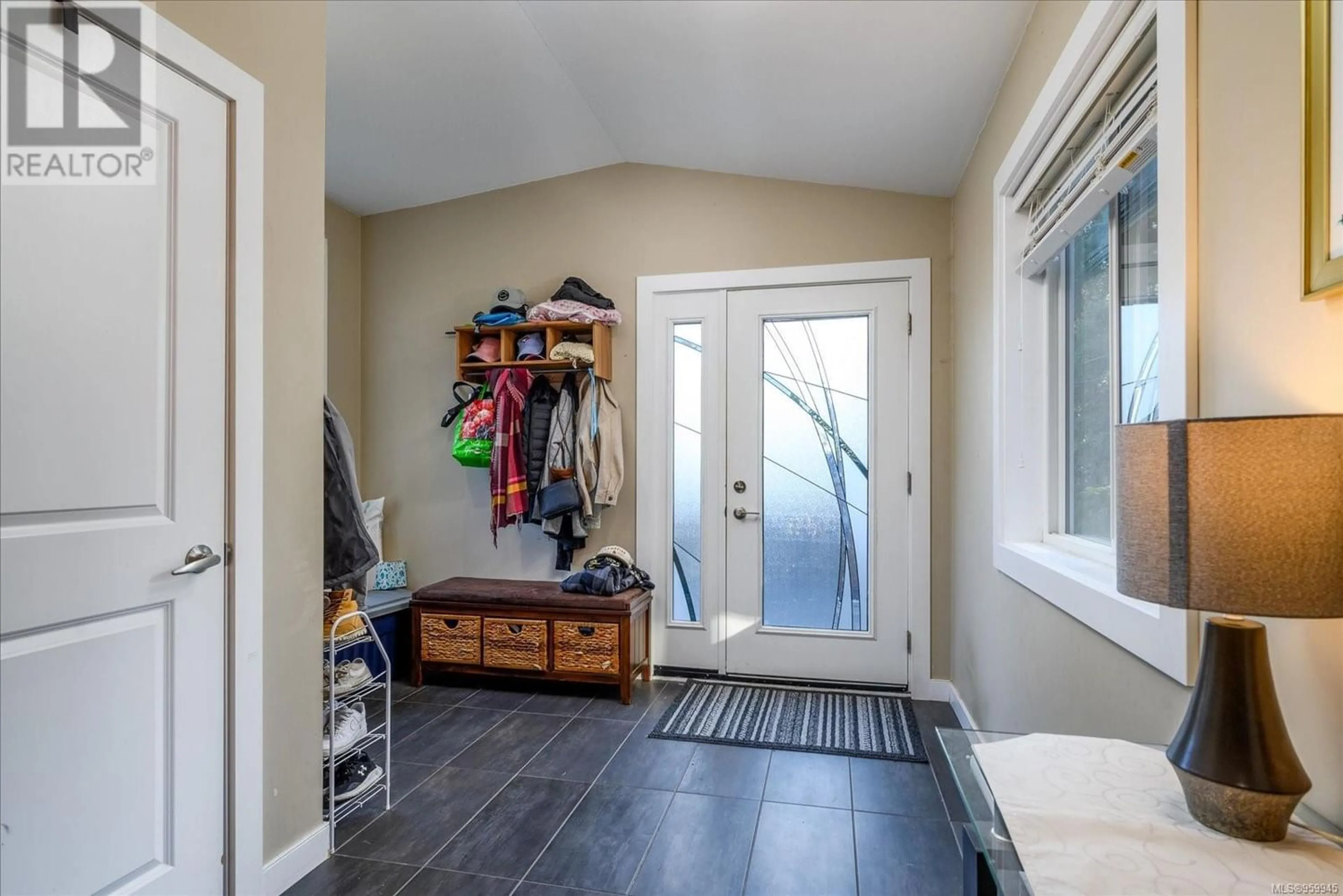 Indoor entryway for 2411 Lynburn Cres, Nanaimo British Columbia V9S3T3