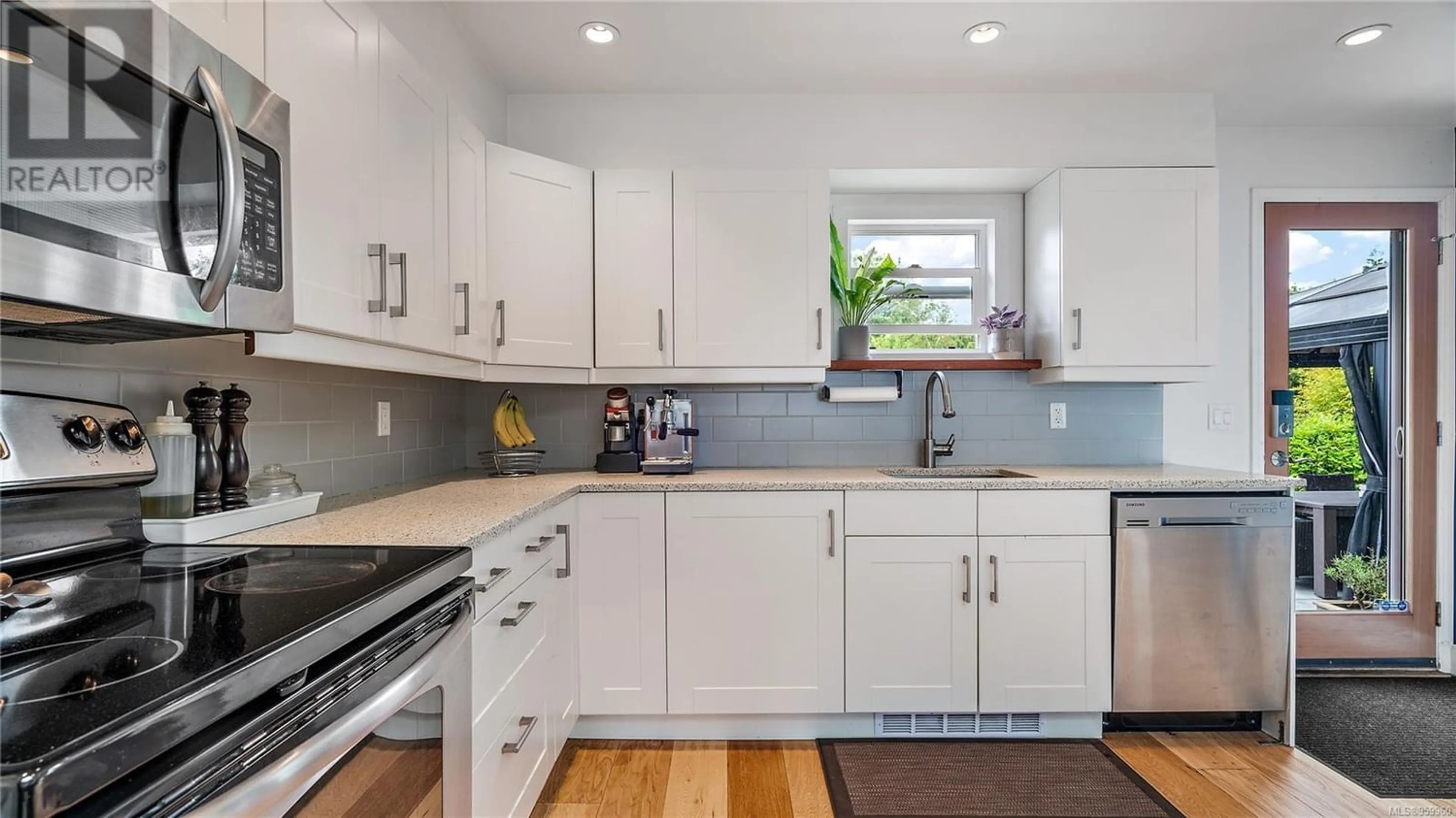 Standard kitchen for 1742 Haultain St, Victoria British Columbia V8R2L2