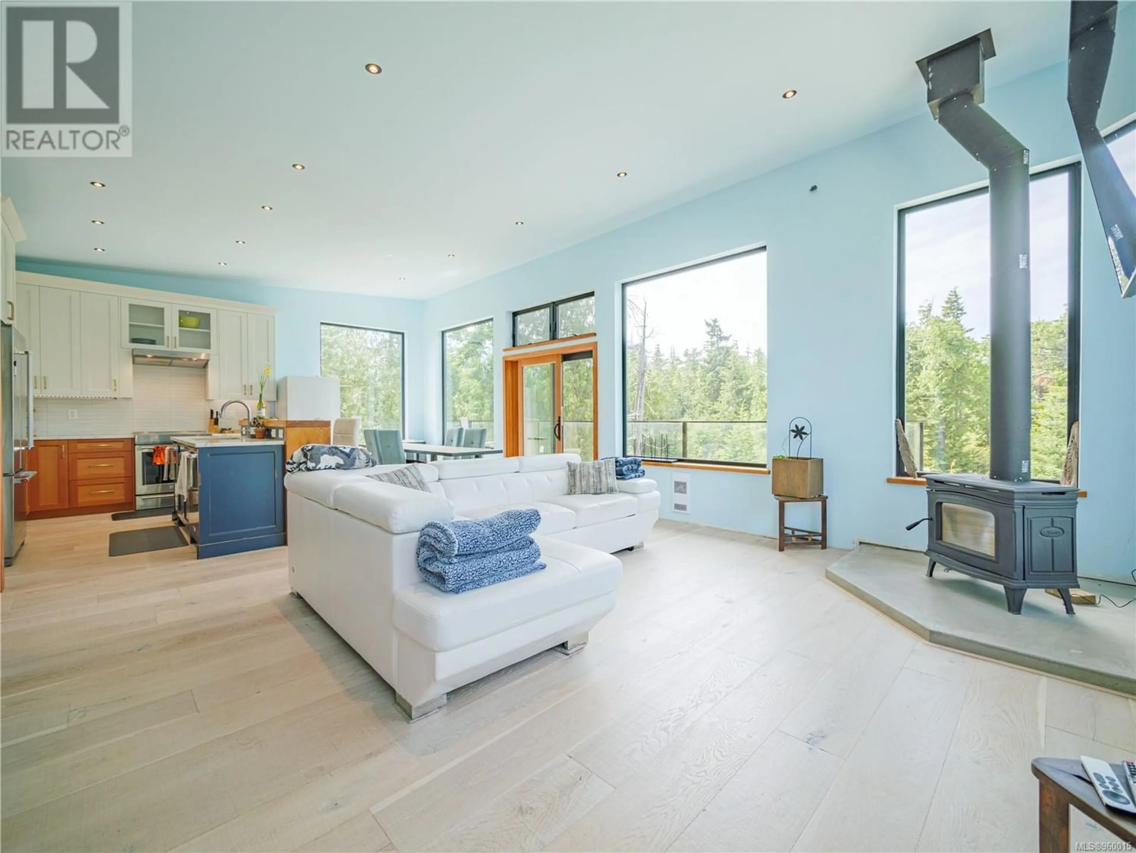 Living room for 1165 Coral Way, Ucluelet British Columbia V0R3A0