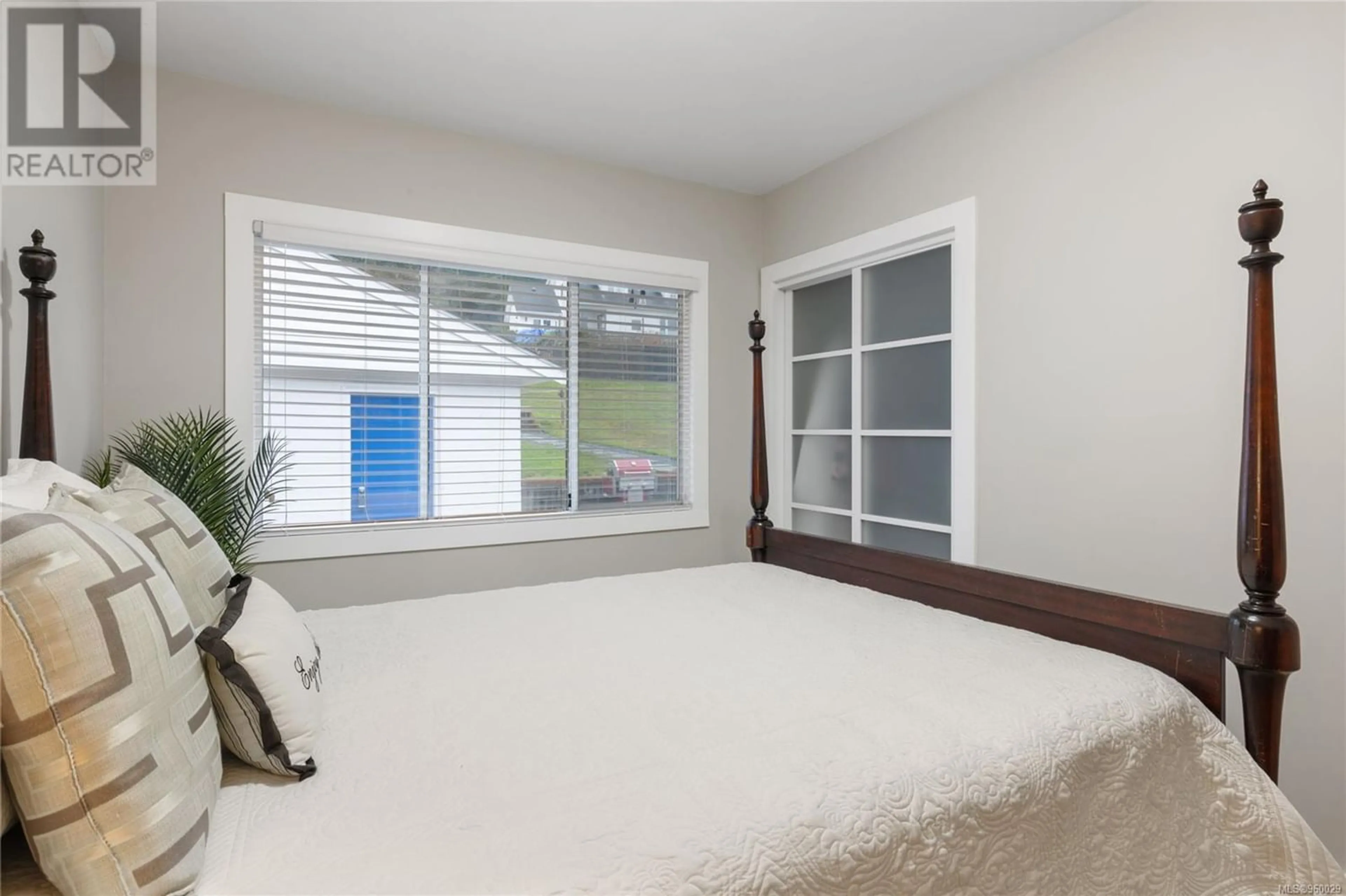 A pic of a room for 340 Crescent Rd W, Qualicum Beach British Columbia V9K1J7