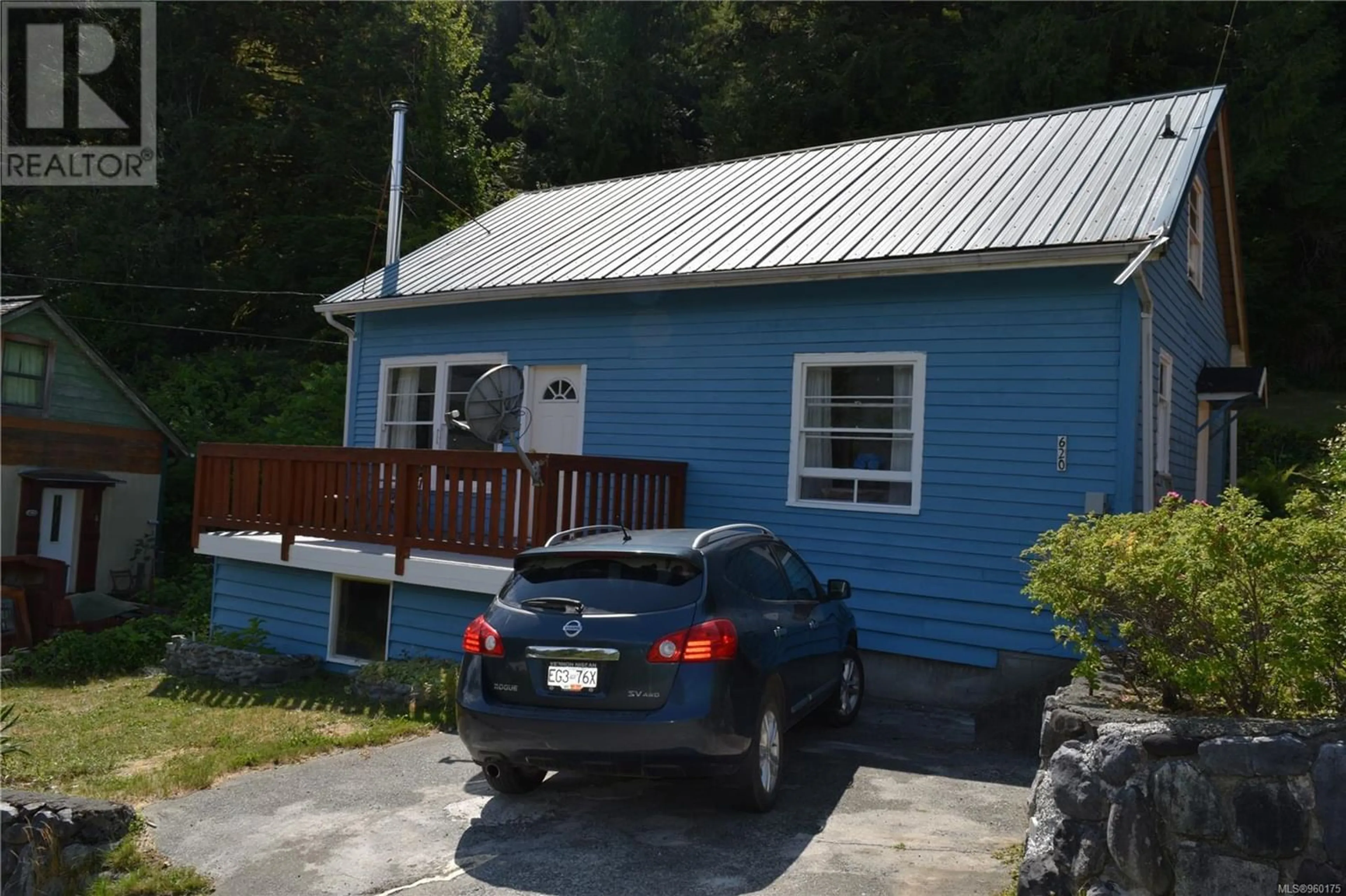 Cottage for 620 Cardiac Climb Rd, Tahsis British Columbia V0P1X0