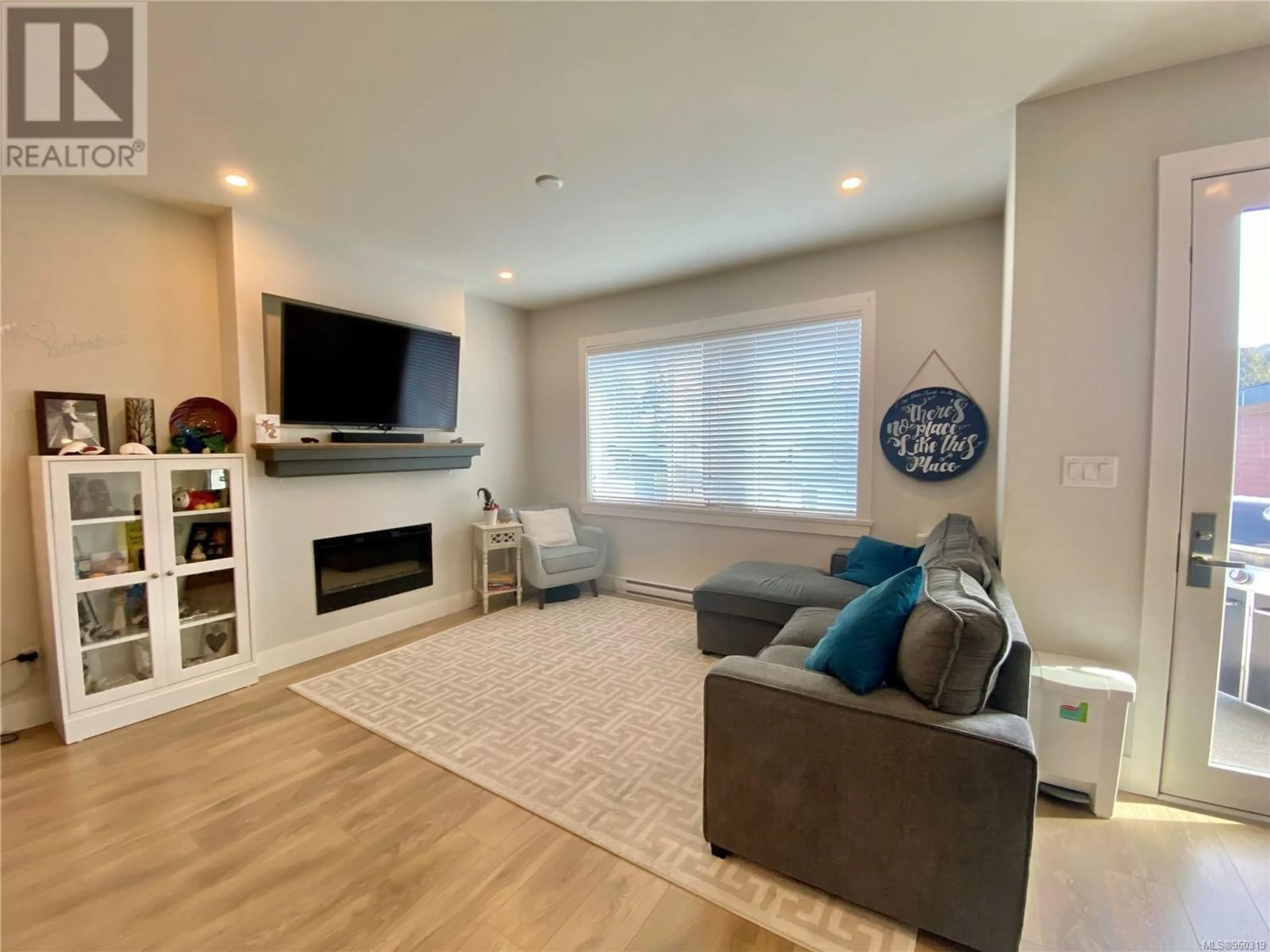 Living room for 620 Selwyn Close, Langford British Columbia V9B0Z2