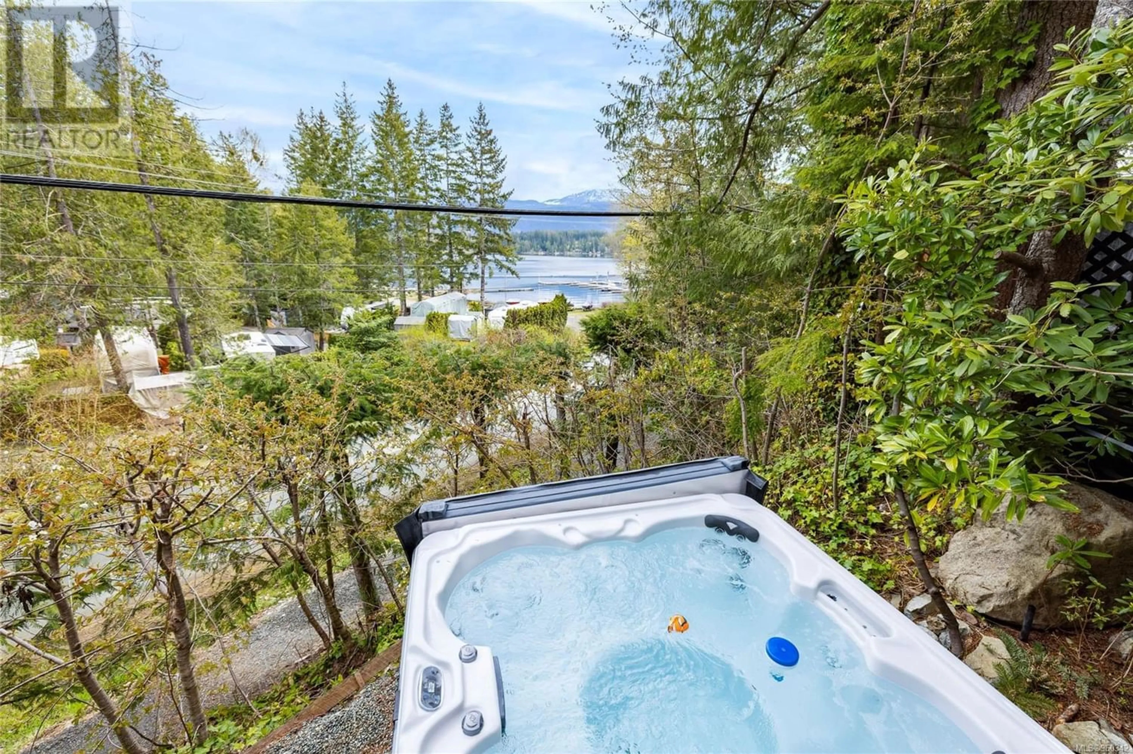 Indoor or outdoor pool for 36 10325 Lakeshore Rd, Port Alberni British Columbia V9Y8G9