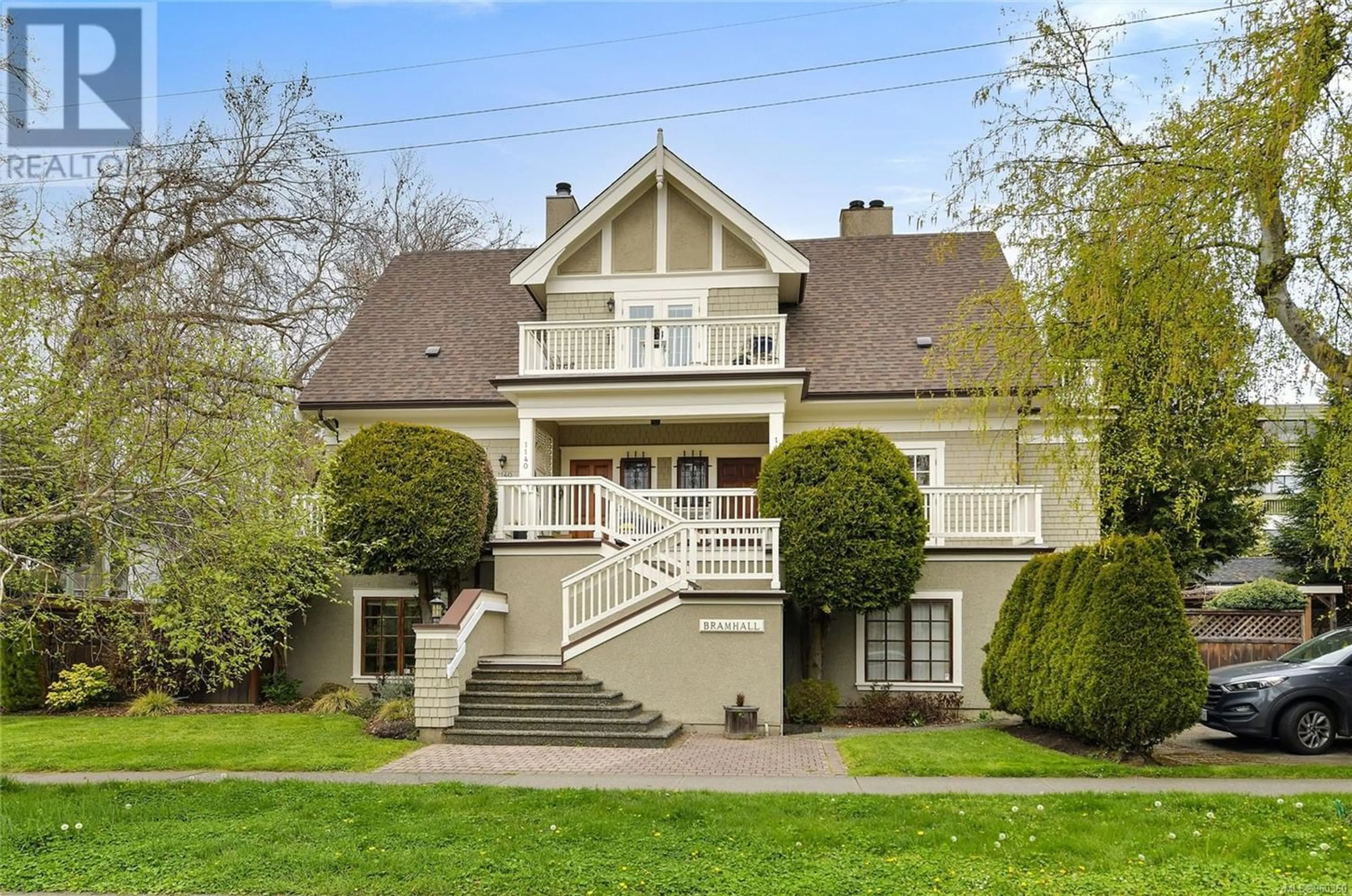 Frontside or backside of a home for 1142 Oscar St, Victoria British Columbia V8V2X4