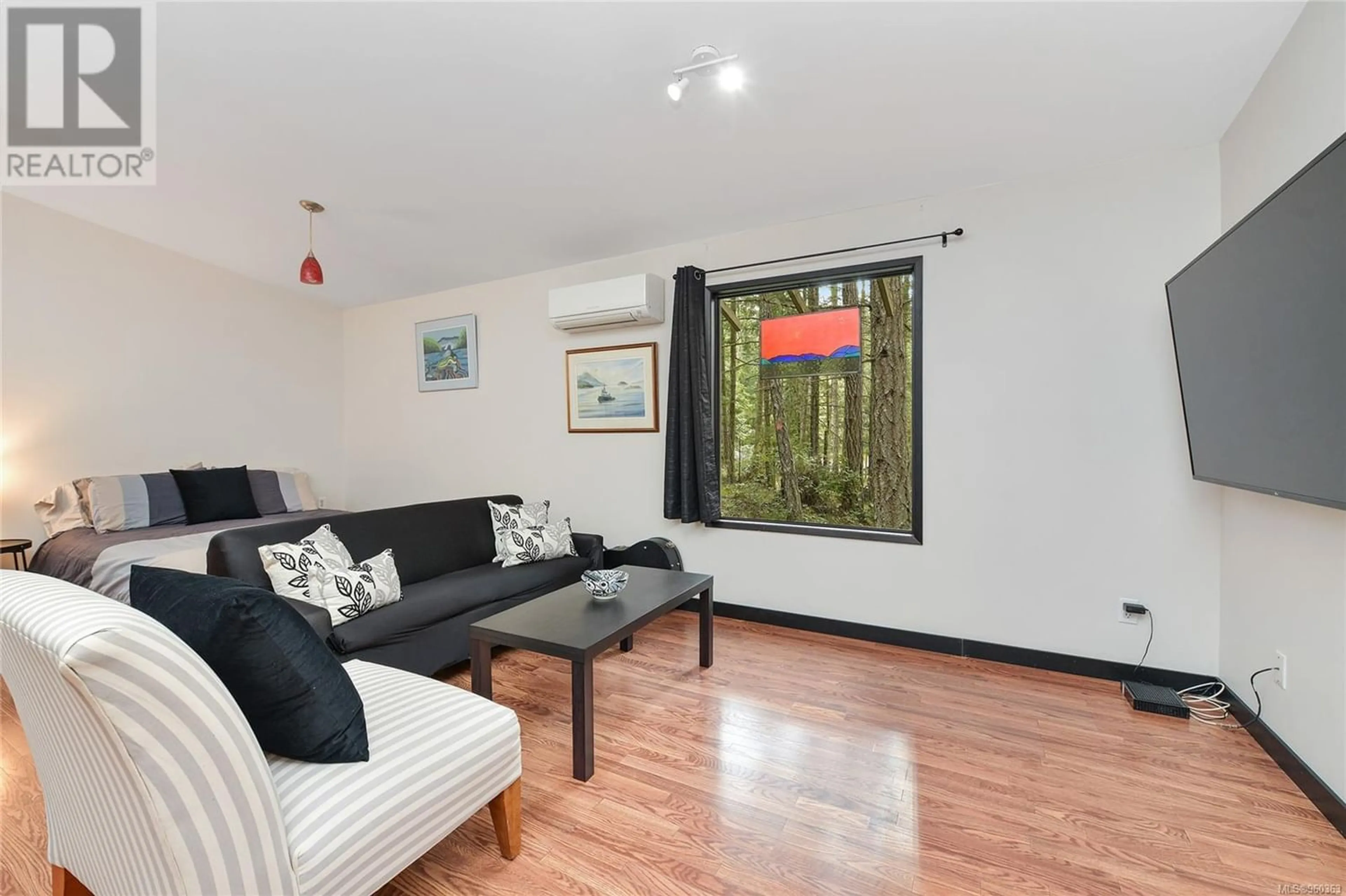 Living room for 3714 Bosun Way, Pender Island British Columbia V0N2M2