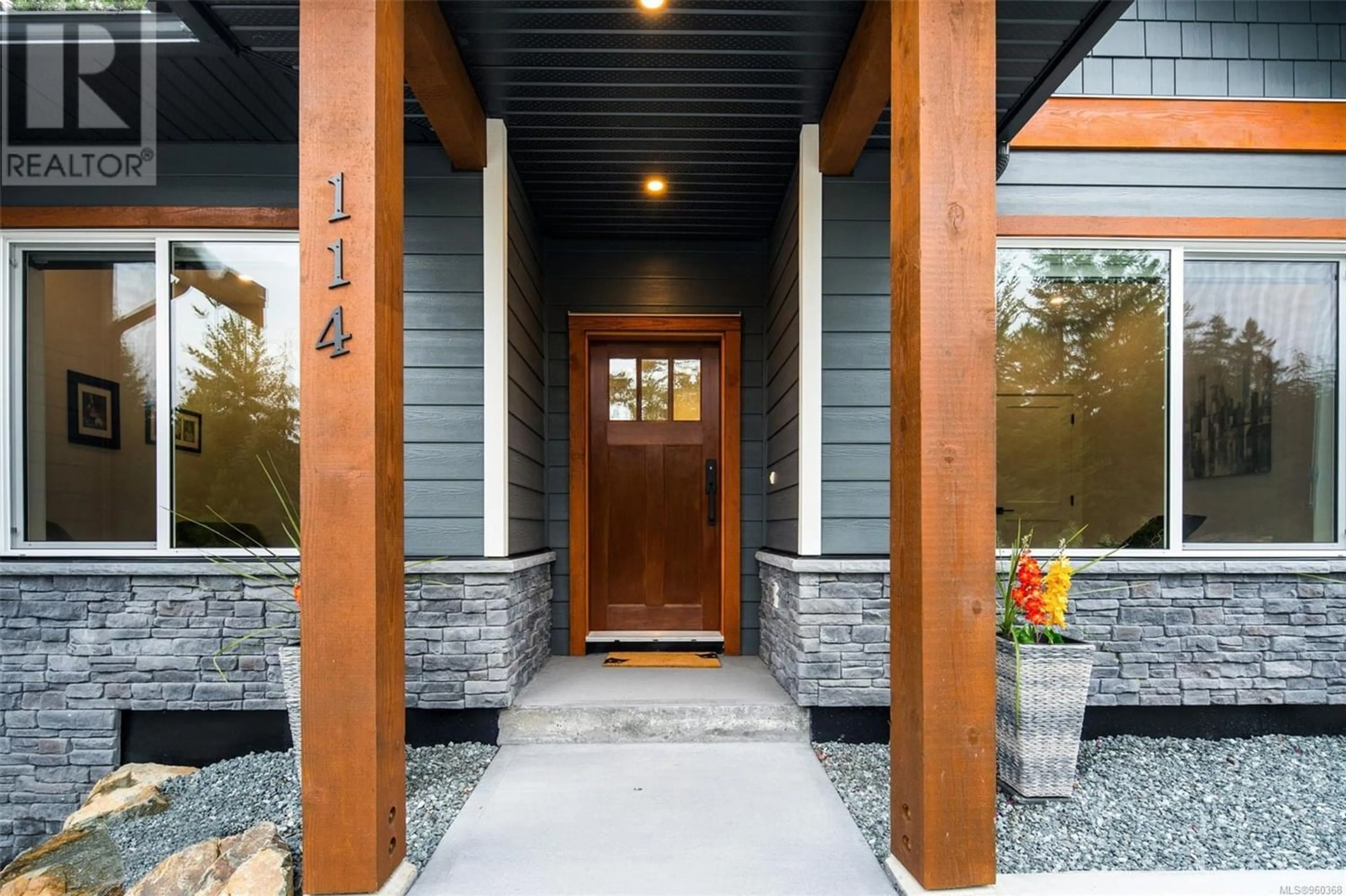 Indoor entryway for 114 Trailhead Cir, Shawnigan Lake British Columbia V0R2W3