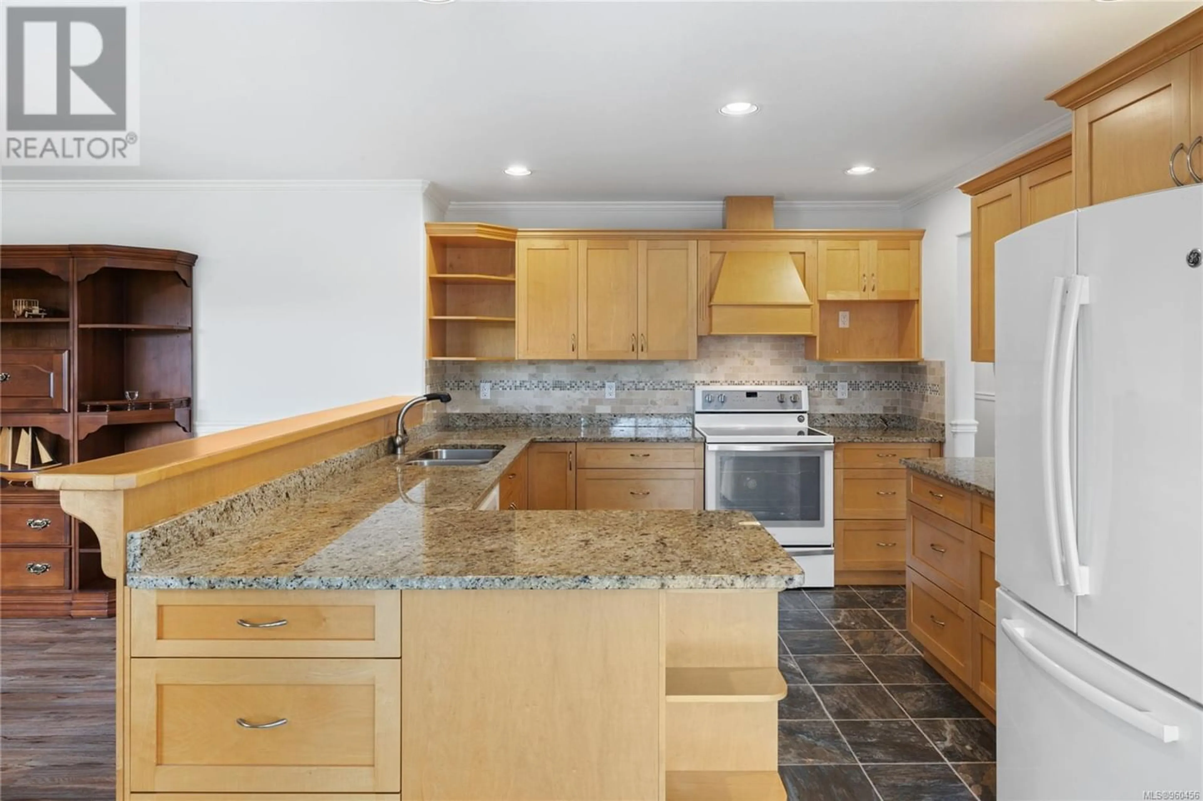 Kitchen for 822 Redonda Pl, Qualicum Beach British Columbia V9K1R4