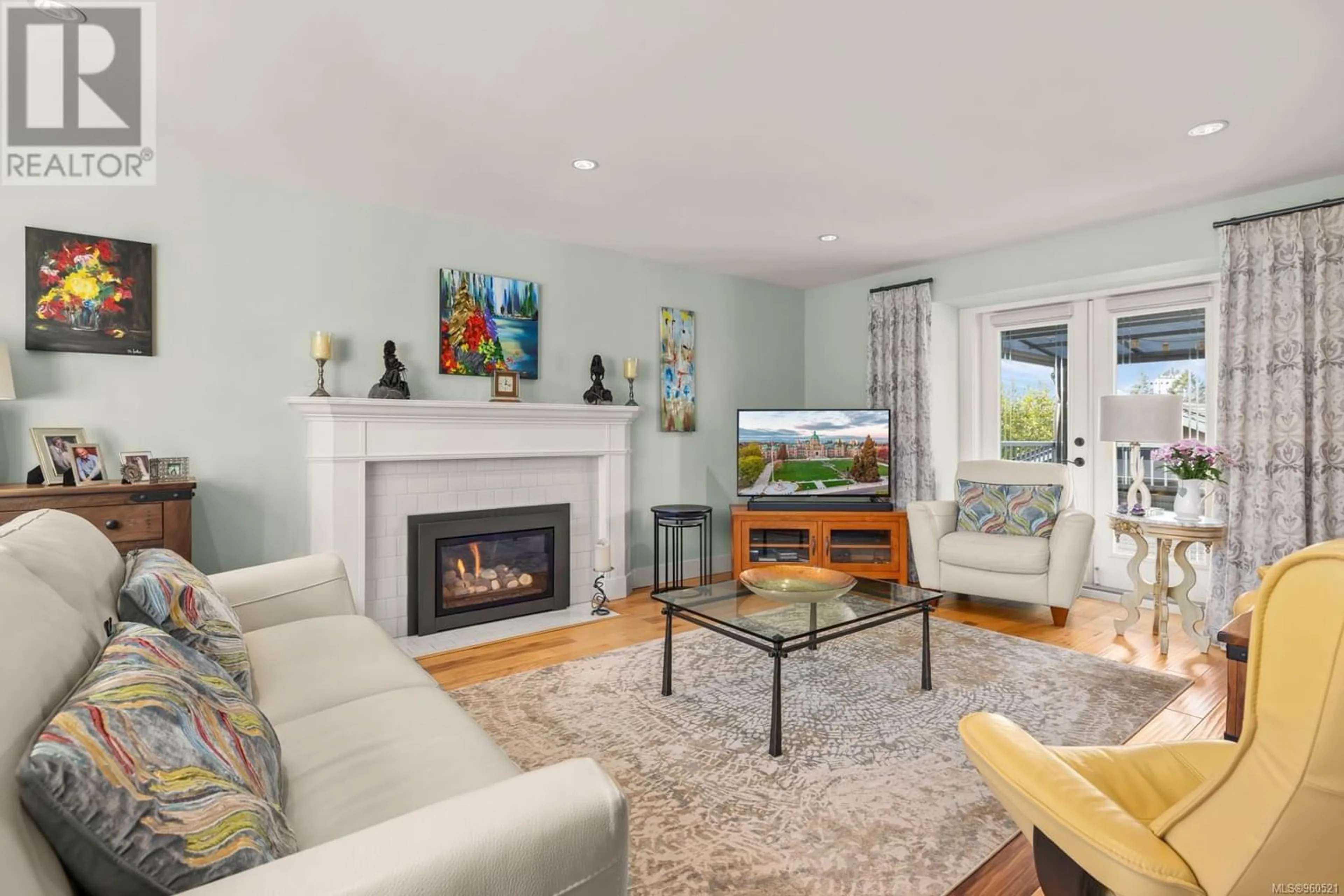 Living room for 1584 Clive Dr, Oak Bay British Columbia V8R5W2