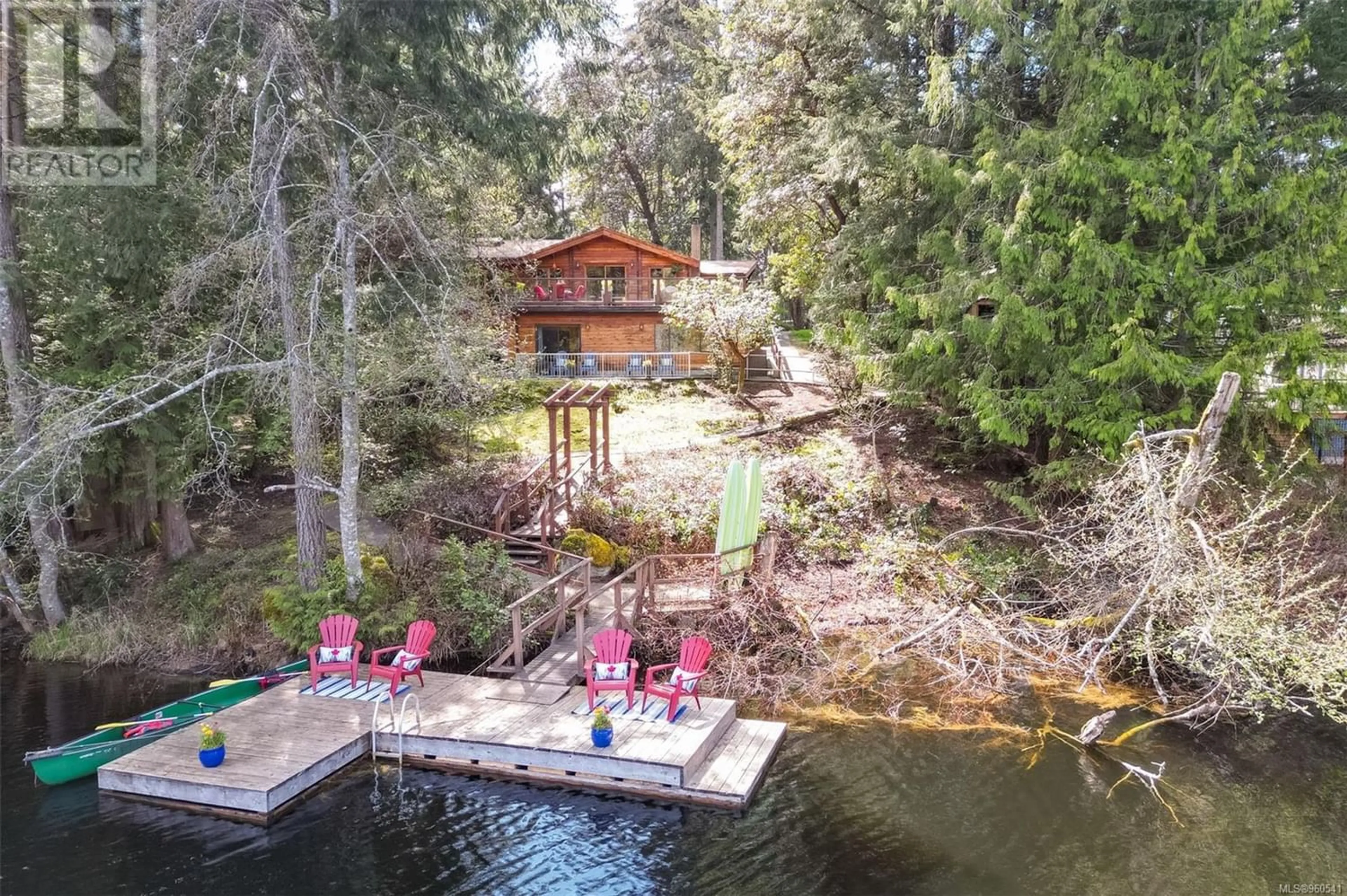 Cottage for 5202 Fork Lake Rd, Highlands British Columbia V9E1G8