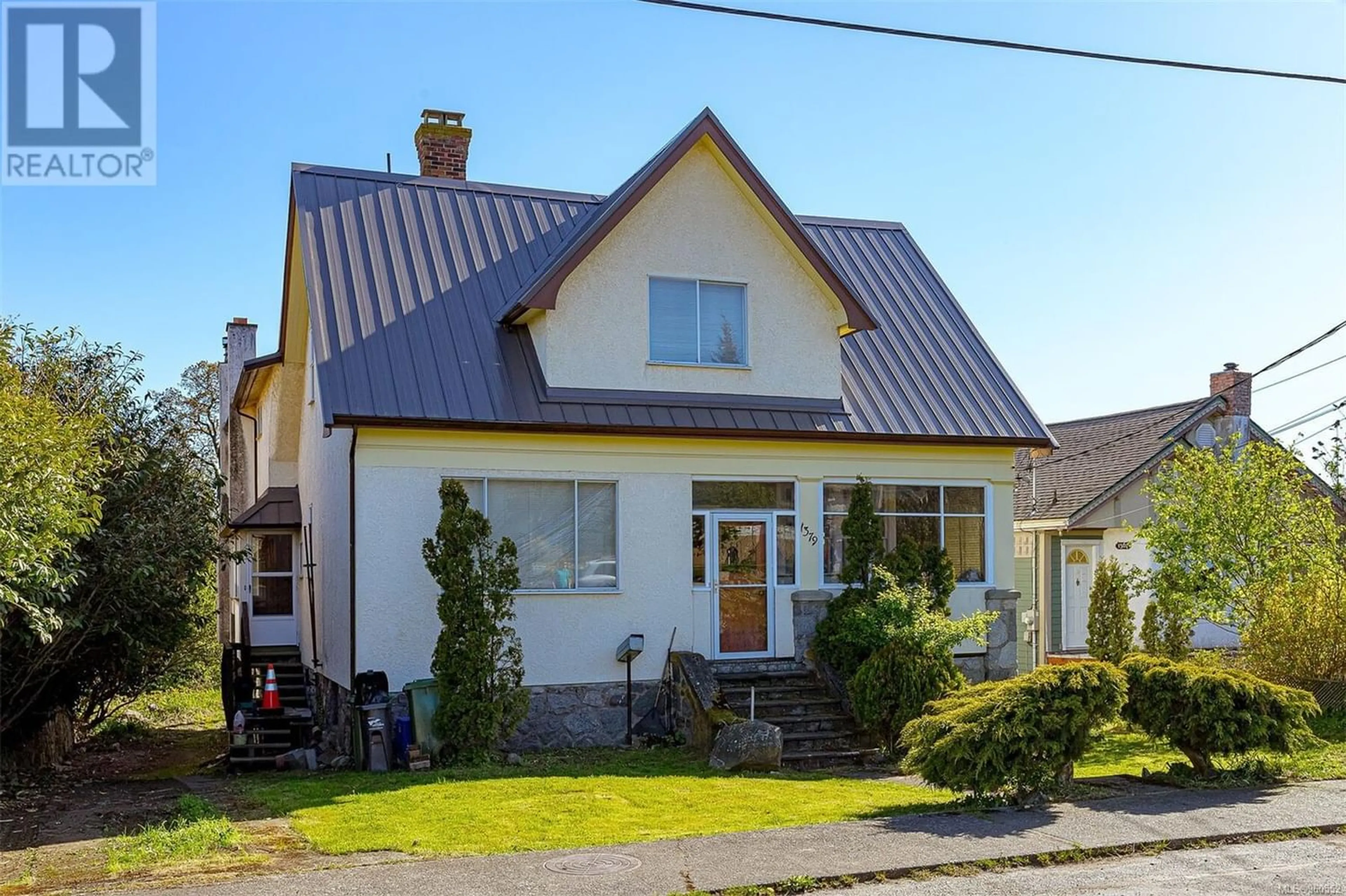 Frontside or backside of a home for 1379 Vista Hts, Victoria British Columbia V8T2J2