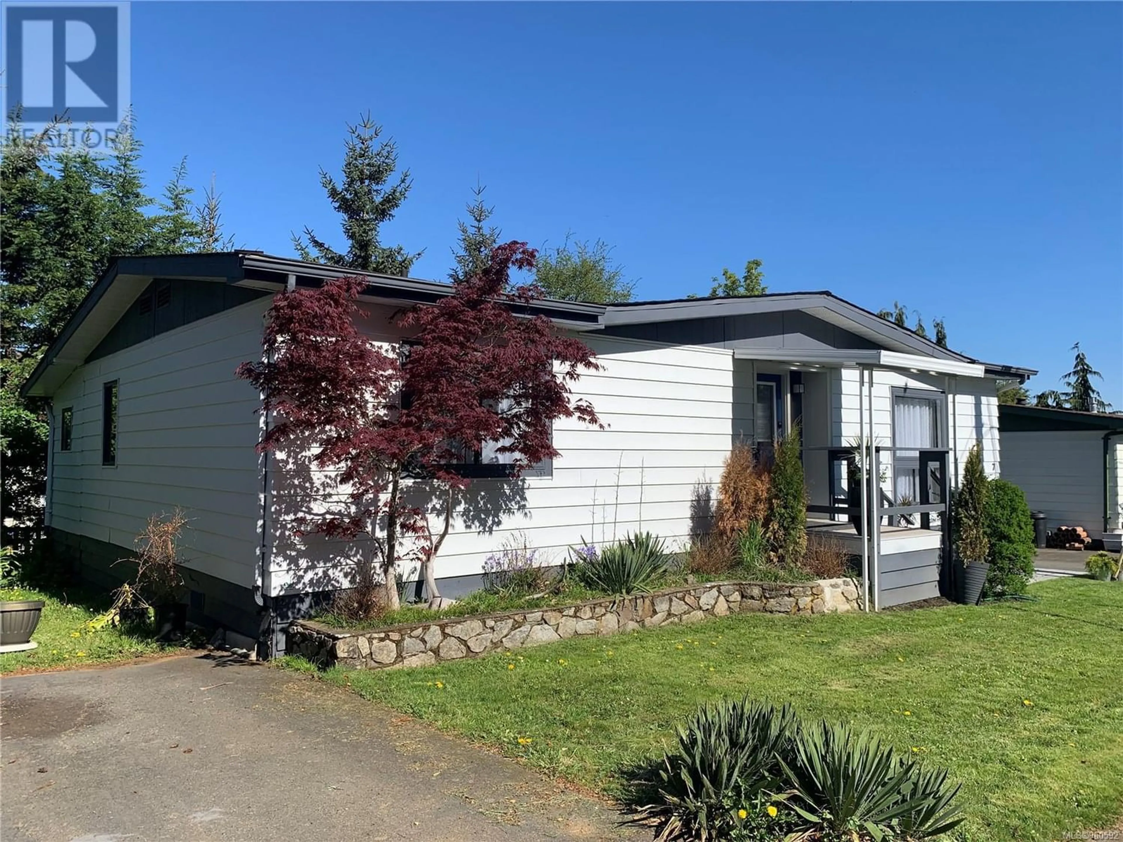 Home with vinyl exterior material for 7 60 Cooper Rd, View Royal British Columbia V9A4K2