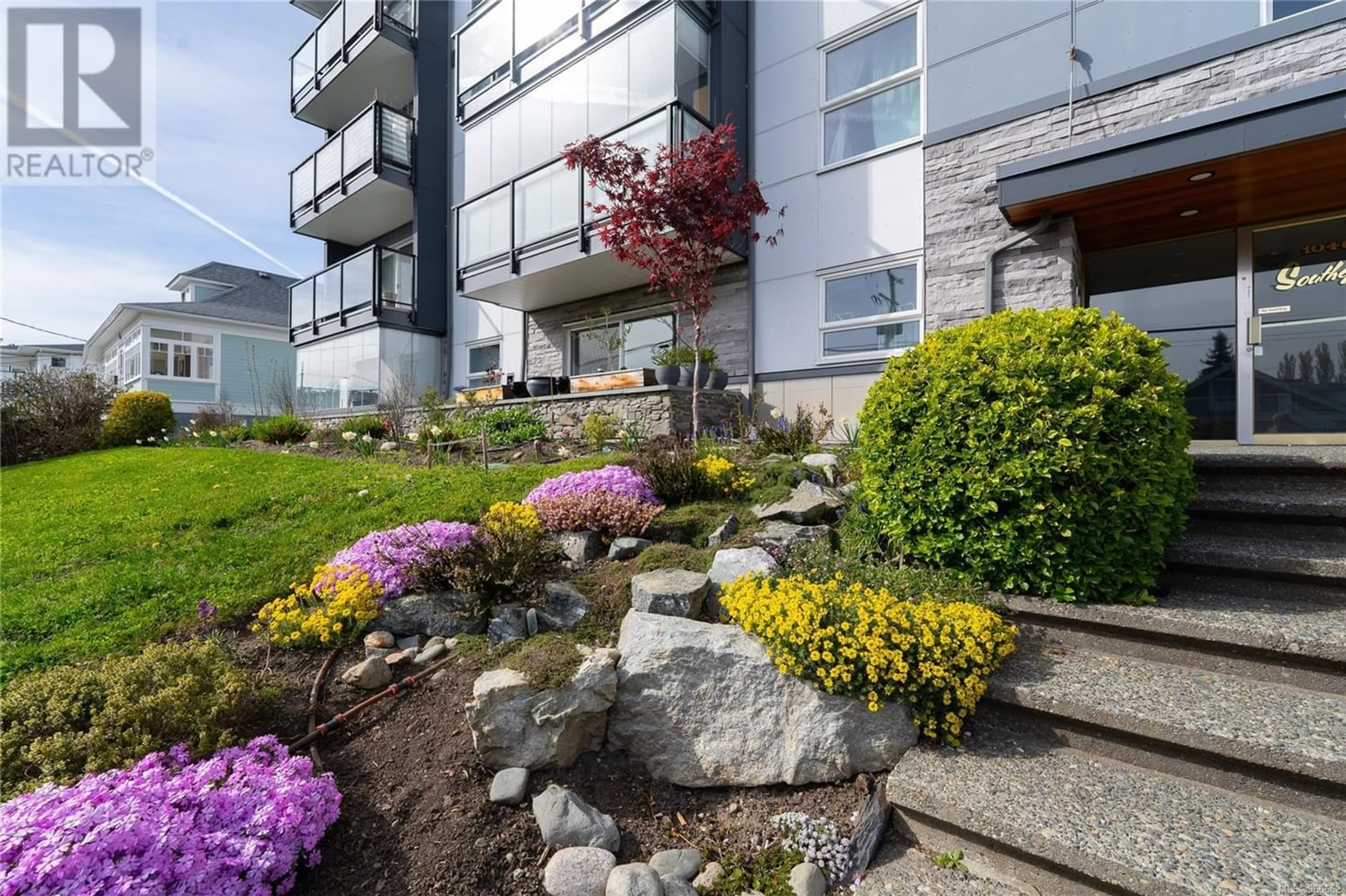 A pic from exterior of the house or condo for 202 1040 Southgate St, Victoria British Columbia V8V2Z2