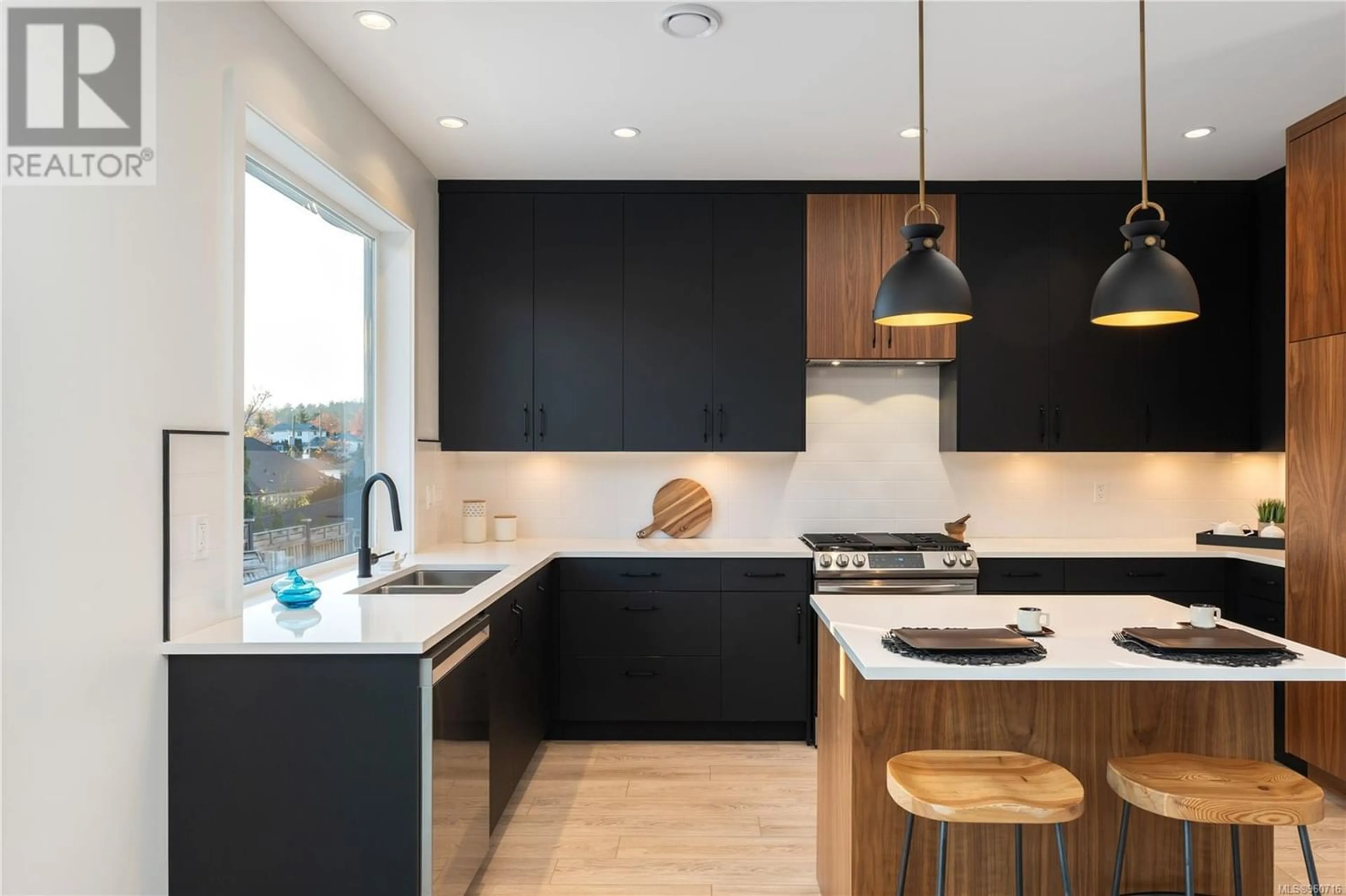 Contemporary kitchen for 901 Selkirk Ave, Esquimalt British Columbia V9A2T9