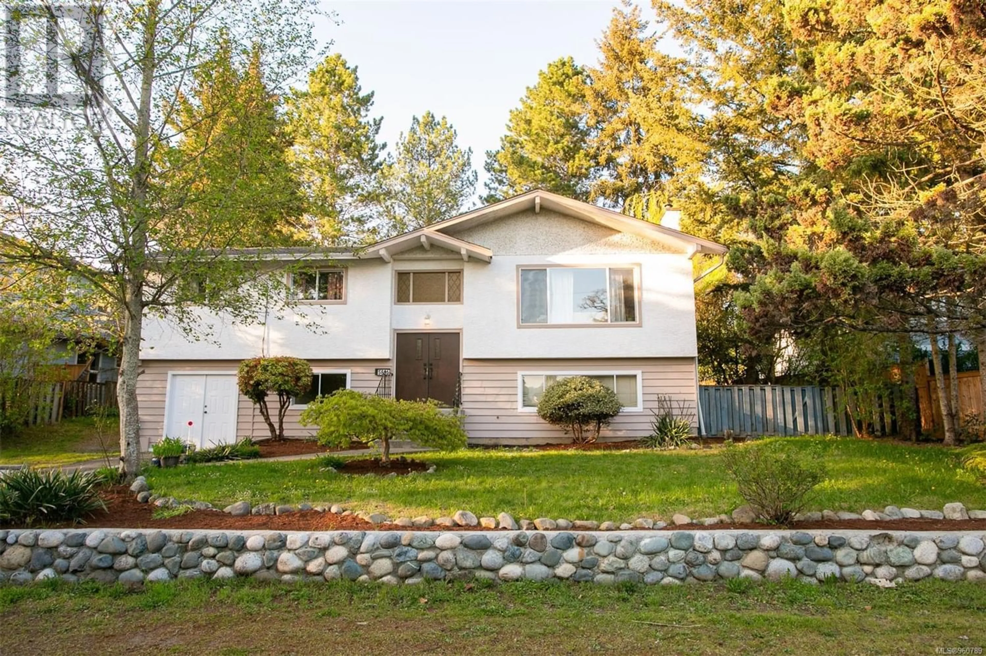 Frontside or backside of a home for 5861 Sycamore St, Duncan British Columbia V9L3E3