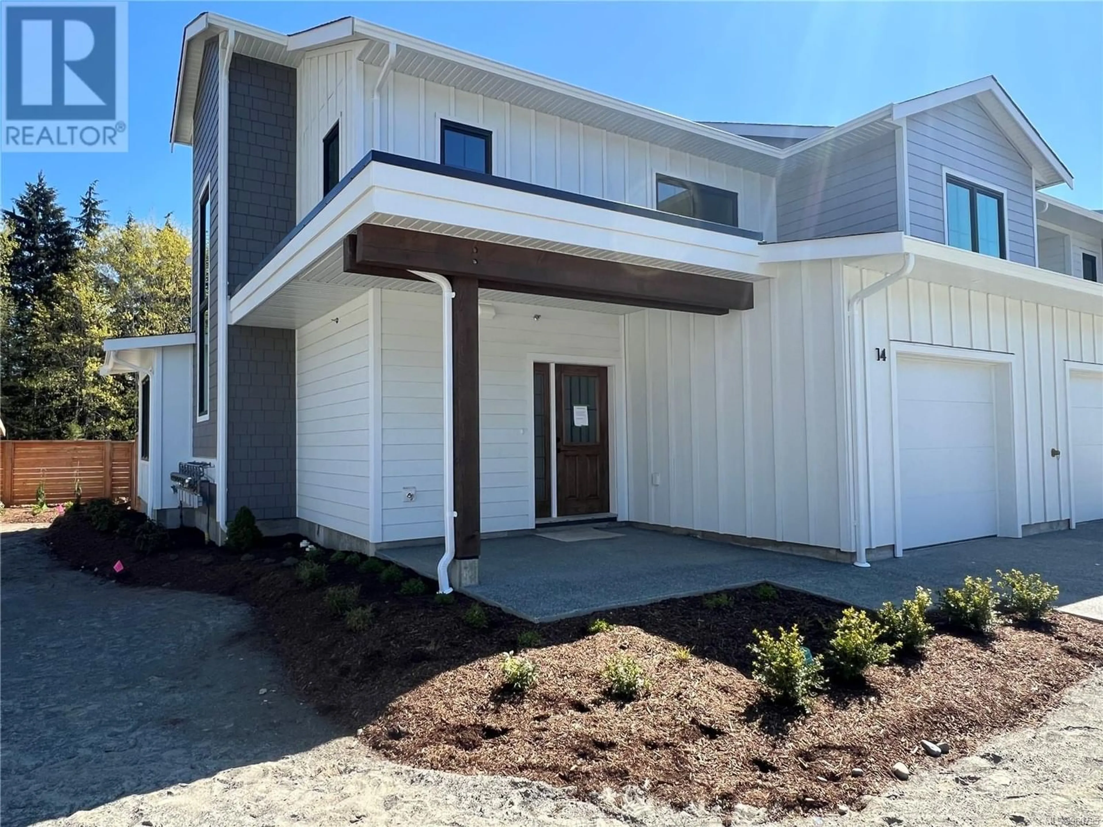 Home with vinyl exterior material for 14 1090 Evergreen Rd, Campbell River British Columbia V9W3R9