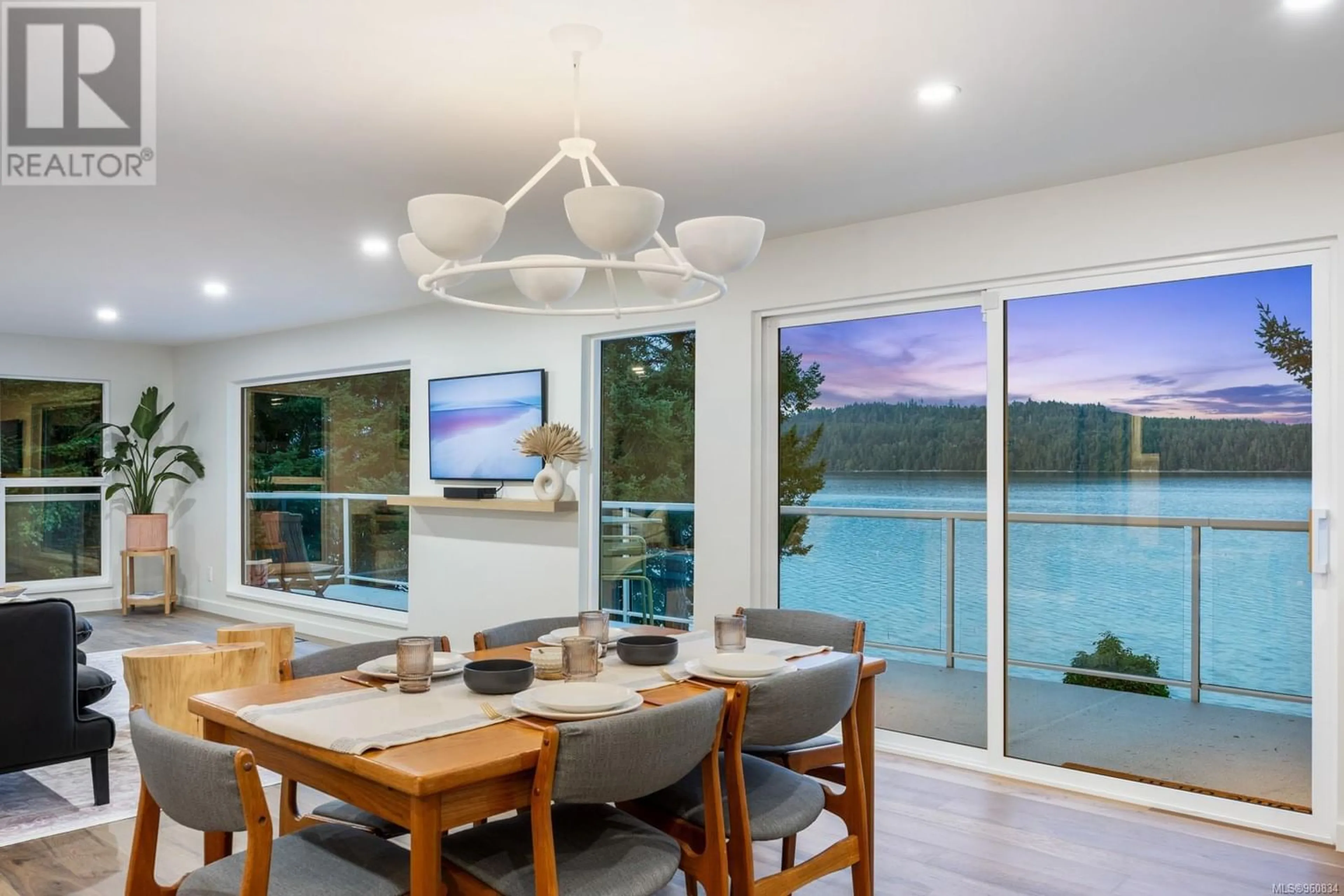 Dining room for 7770 Ships Point Rd, Fanny Bay British Columbia V0R1W0