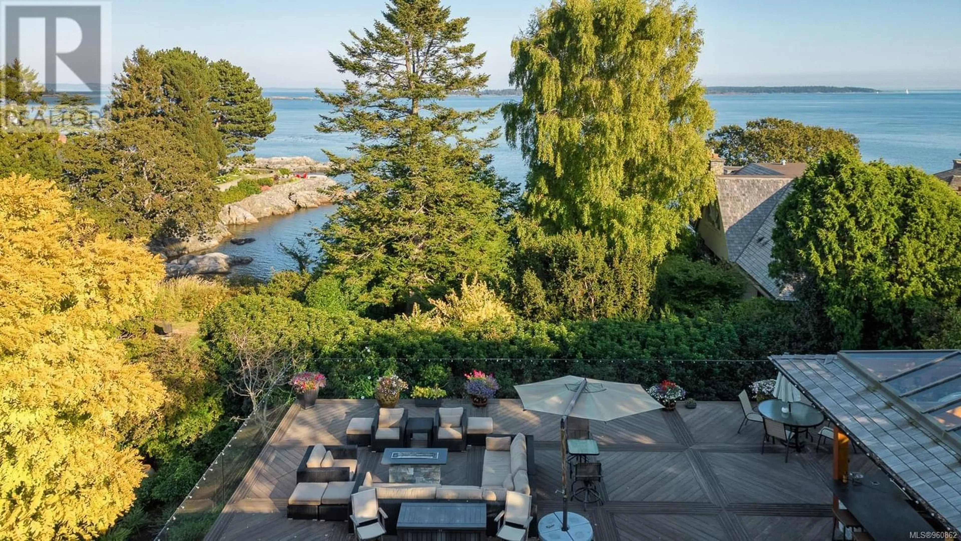 Patio for 2999 Beach Dr, Oak Bay British Columbia V8R6L1