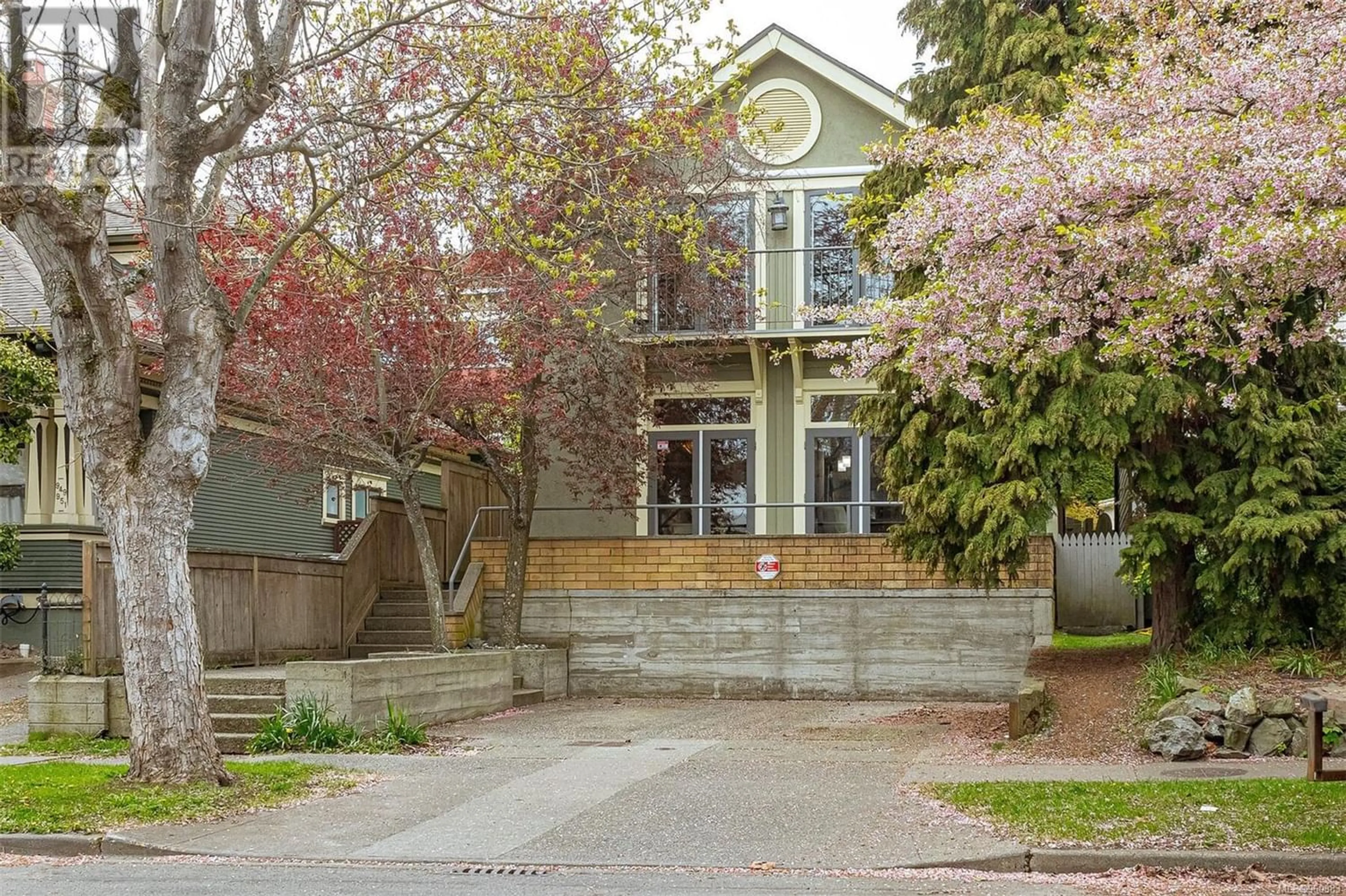A pic from exterior of the house or condo for 947 Meares St, Victoria British Columbia V8V3J5