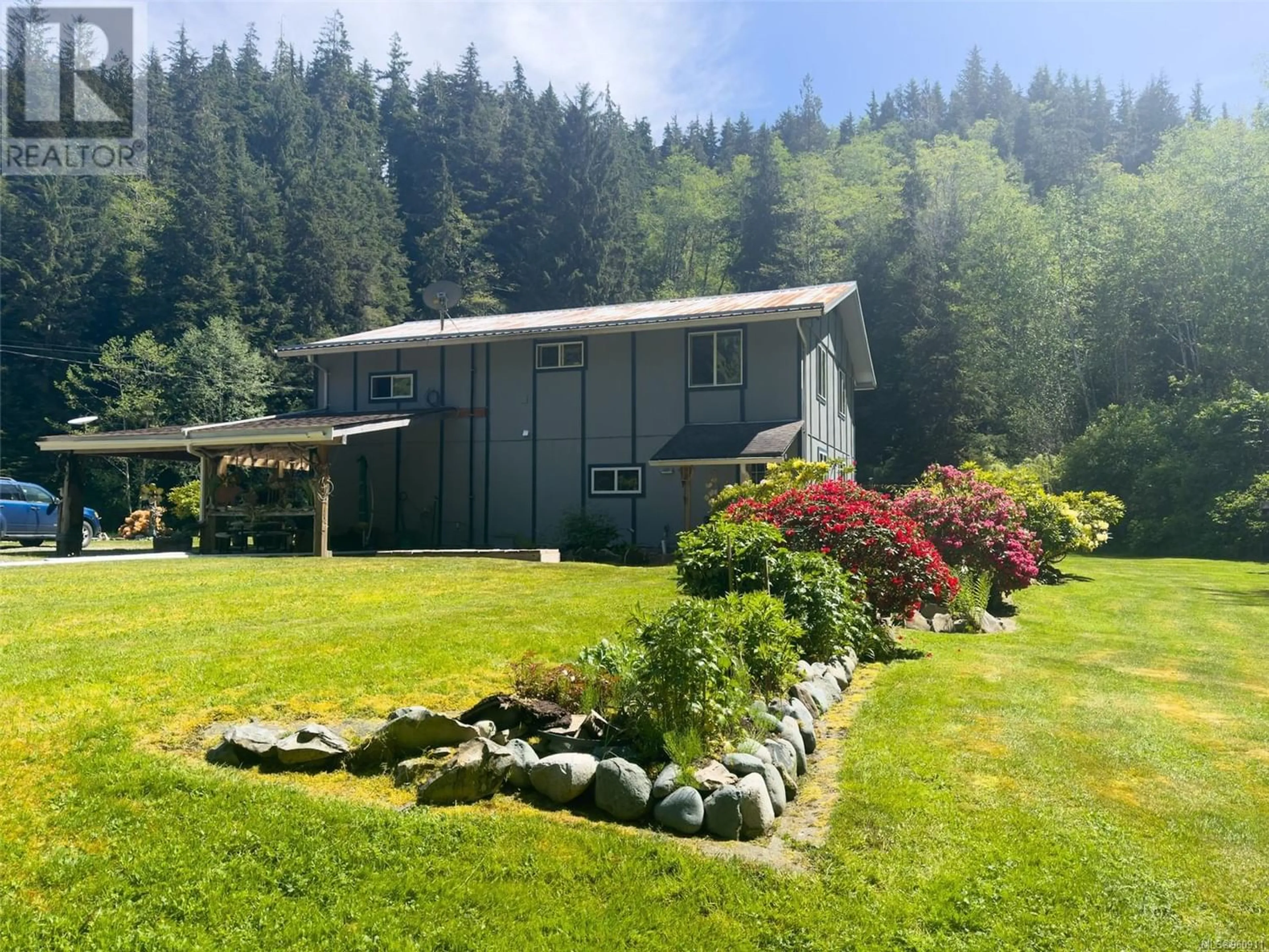 Outside view for 105 Springhill Rd, Port McNeill British Columbia V0N2R0