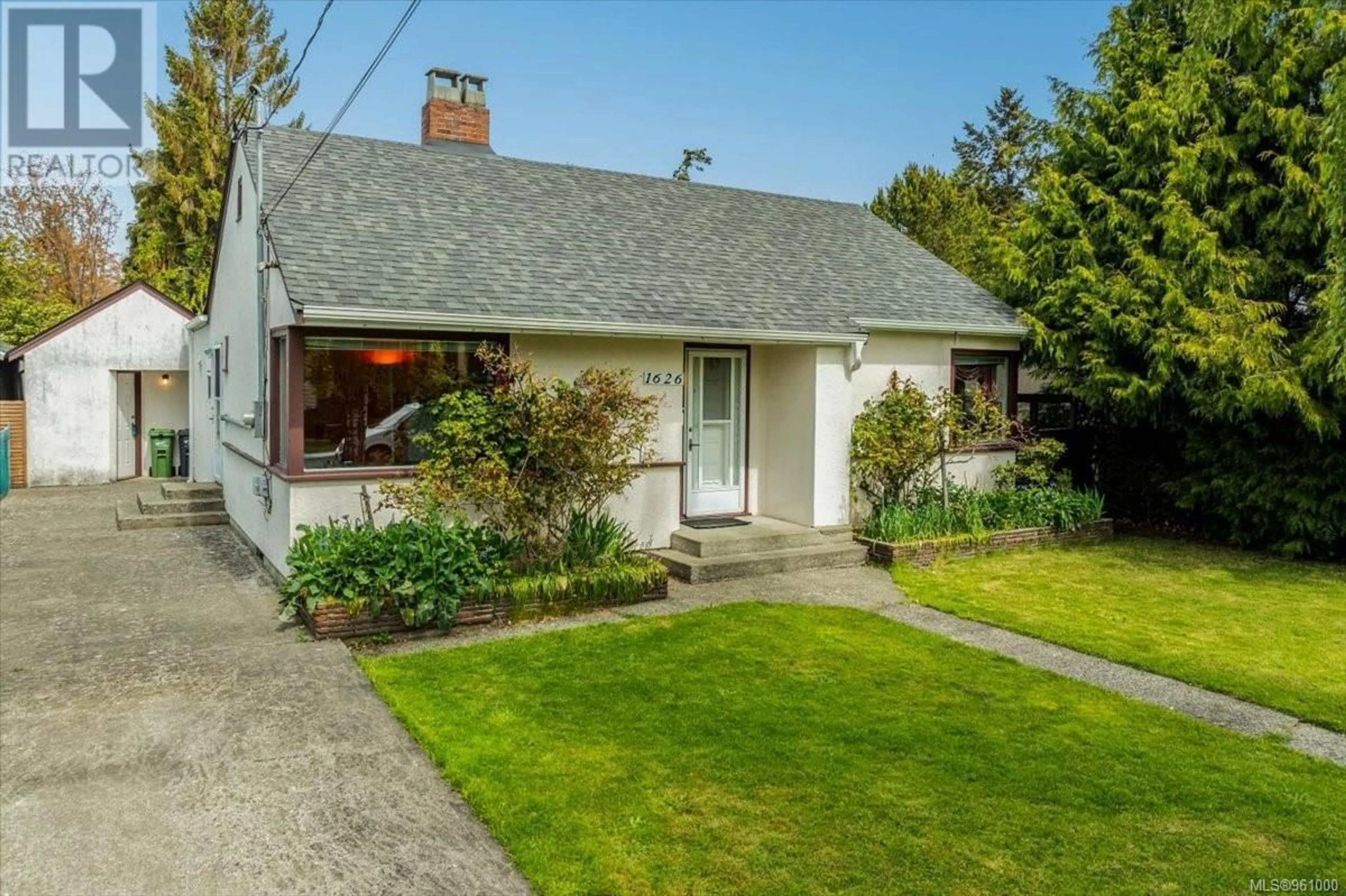 Frontside or backside of a home for 1626 Oakland Ave, Victoria British Columbia V8T2L4