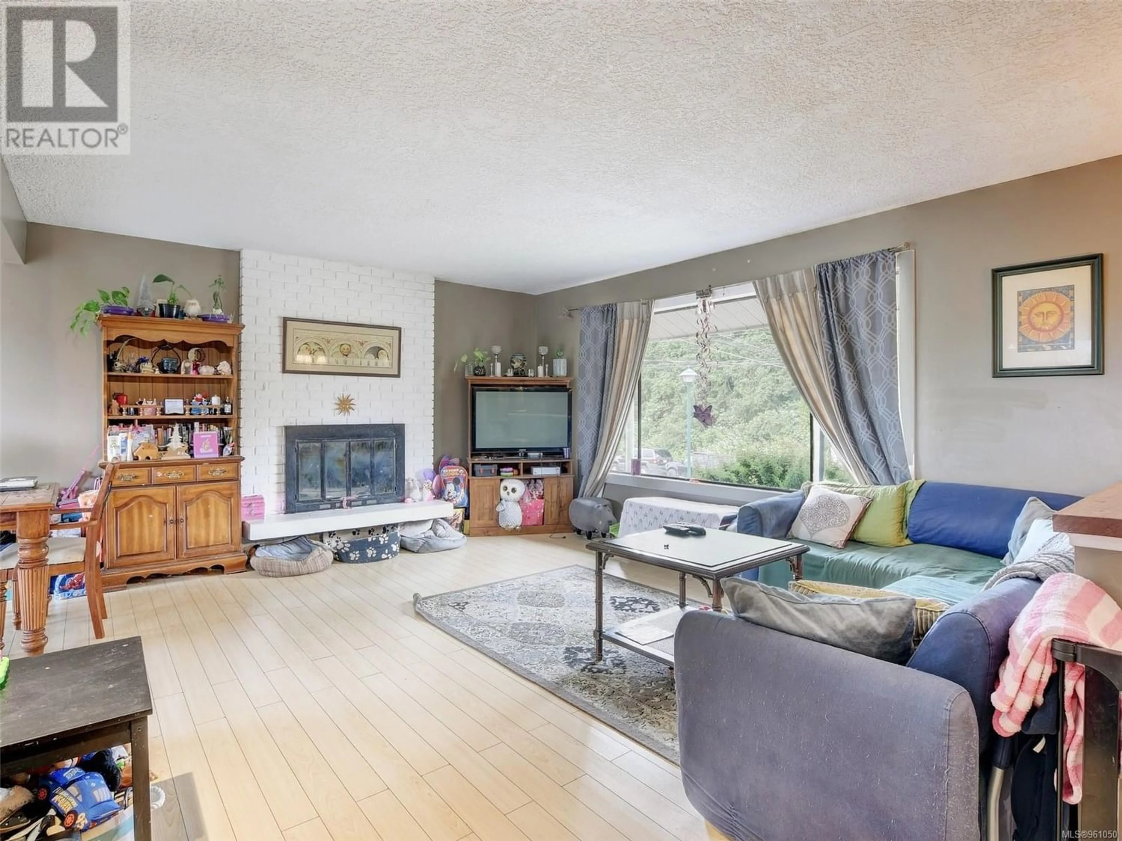 Living room for 2359 Church Rd, Sooke British Columbia V9Z0W2