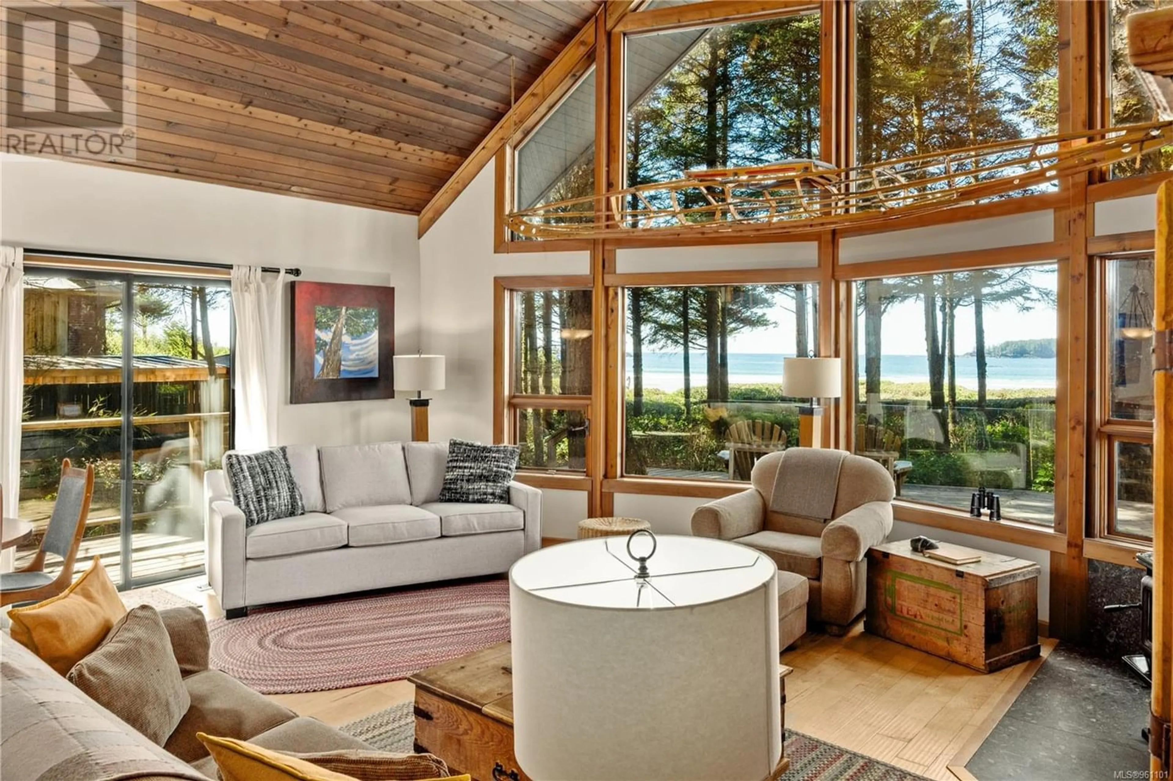 Living room for 1285 Lynn Rd, Tofino British Columbia V0R2Z0