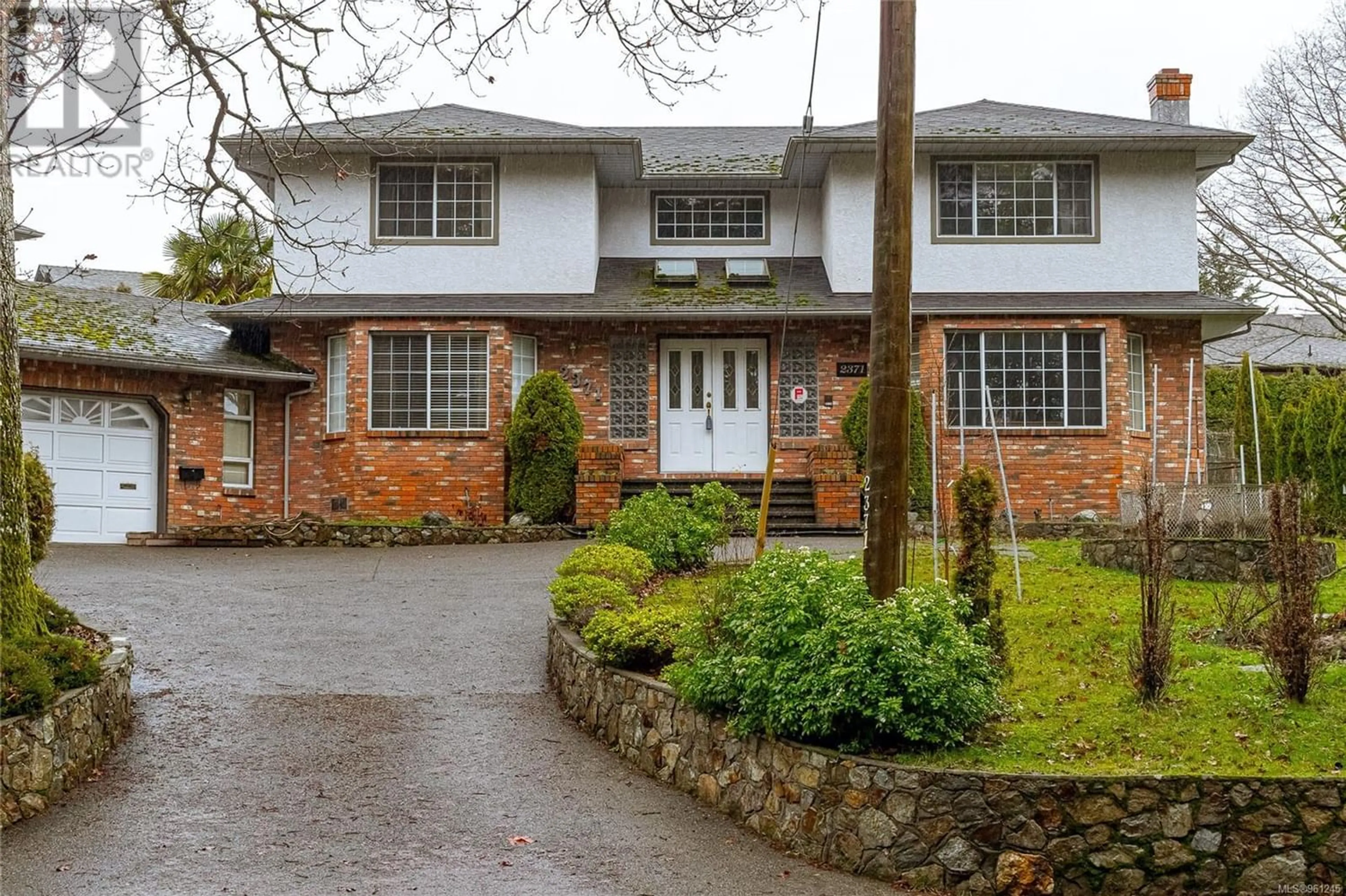 Outside view for 2371 Arbutus Rd, Saanich British Columbia V8N1V6