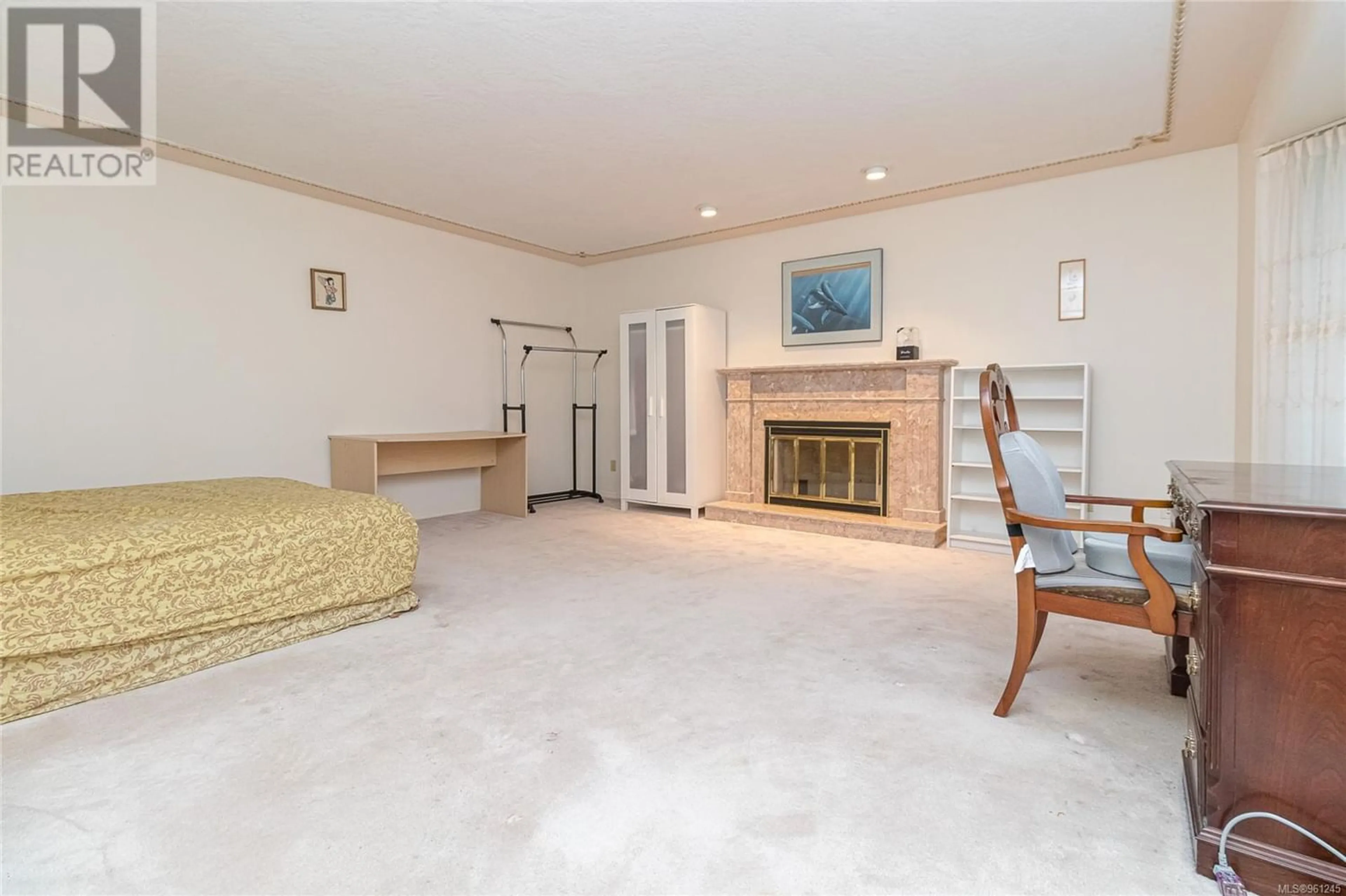 A pic of a room for 2371 Arbutus Rd, Saanich British Columbia V8N1V6