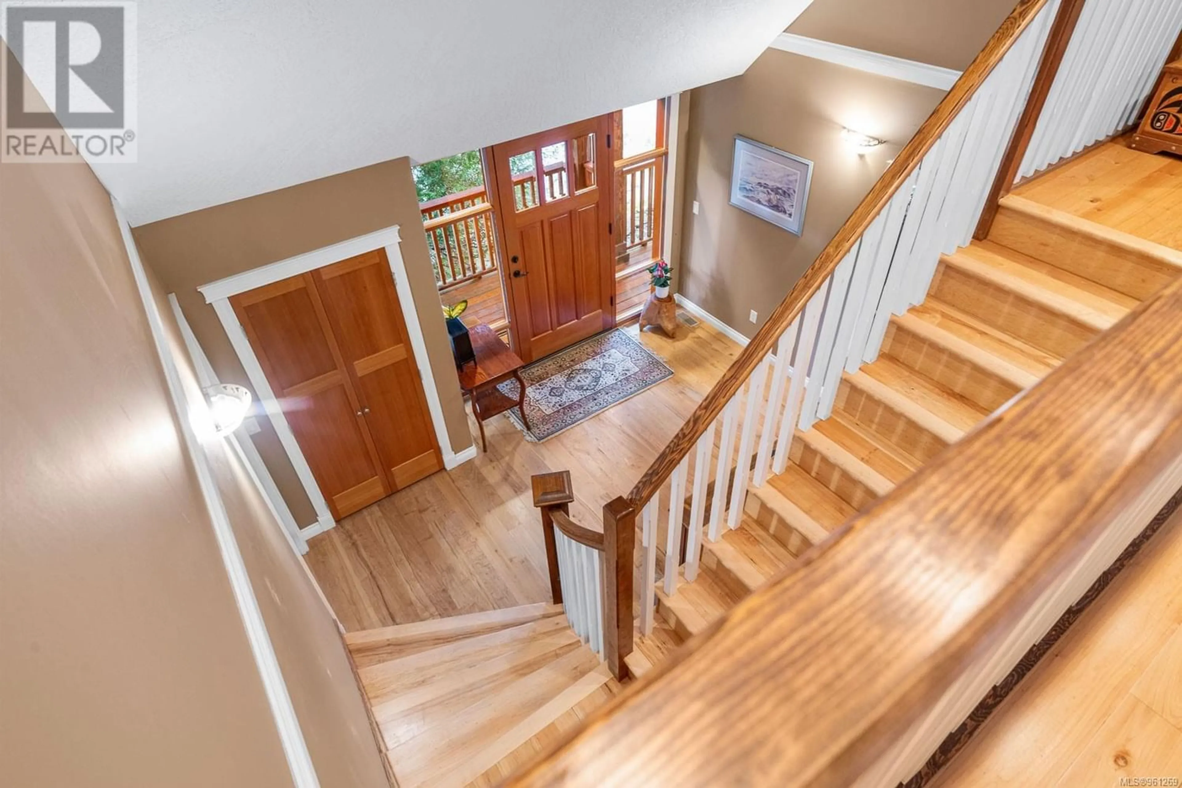 Indoor foyer for 775 Southland Way, Nanaimo British Columbia V9R6P4