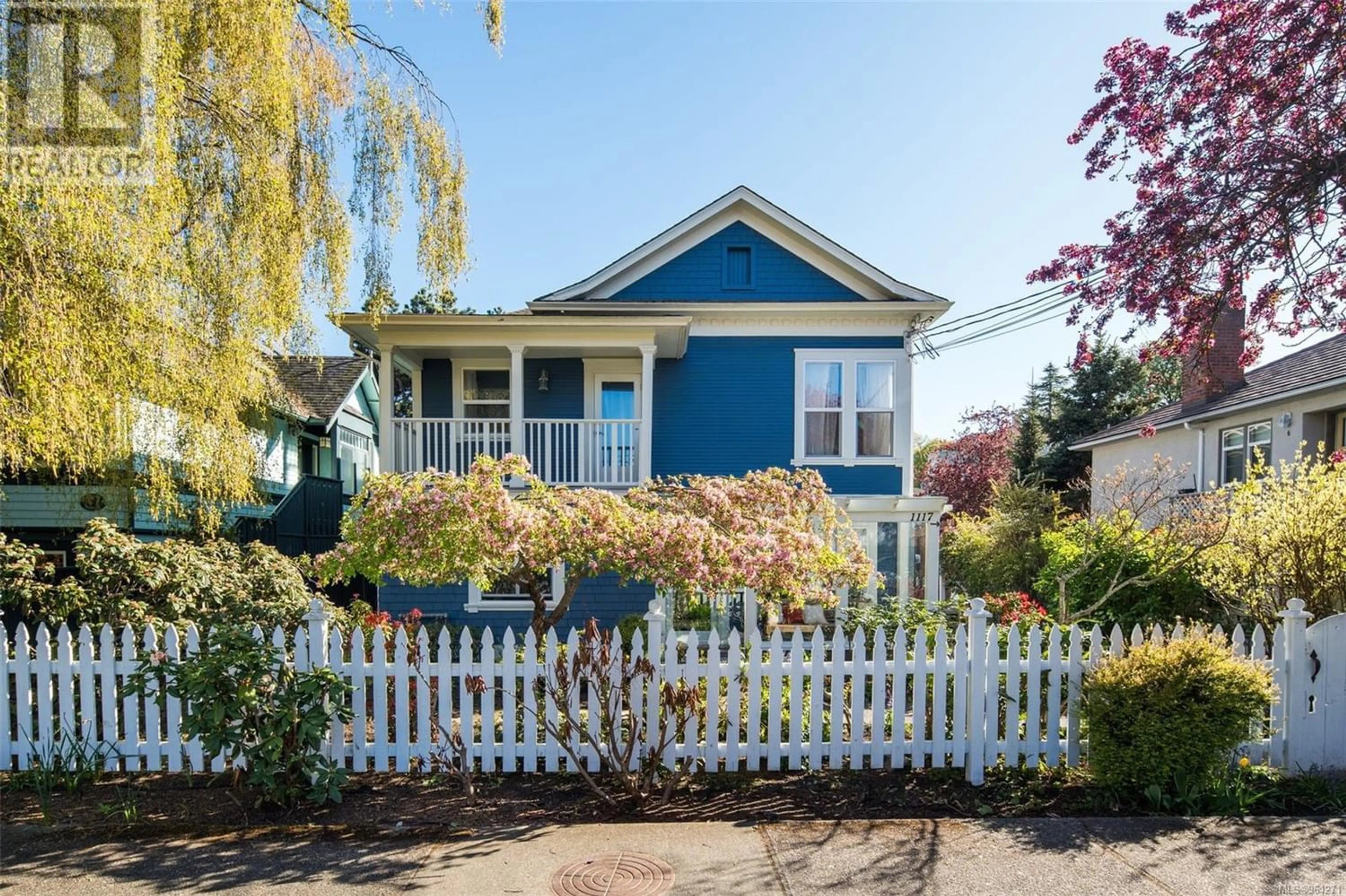 Frontside or backside of a home for 1115/1117 Chapman St, Victoria British Columbia V8V2T5