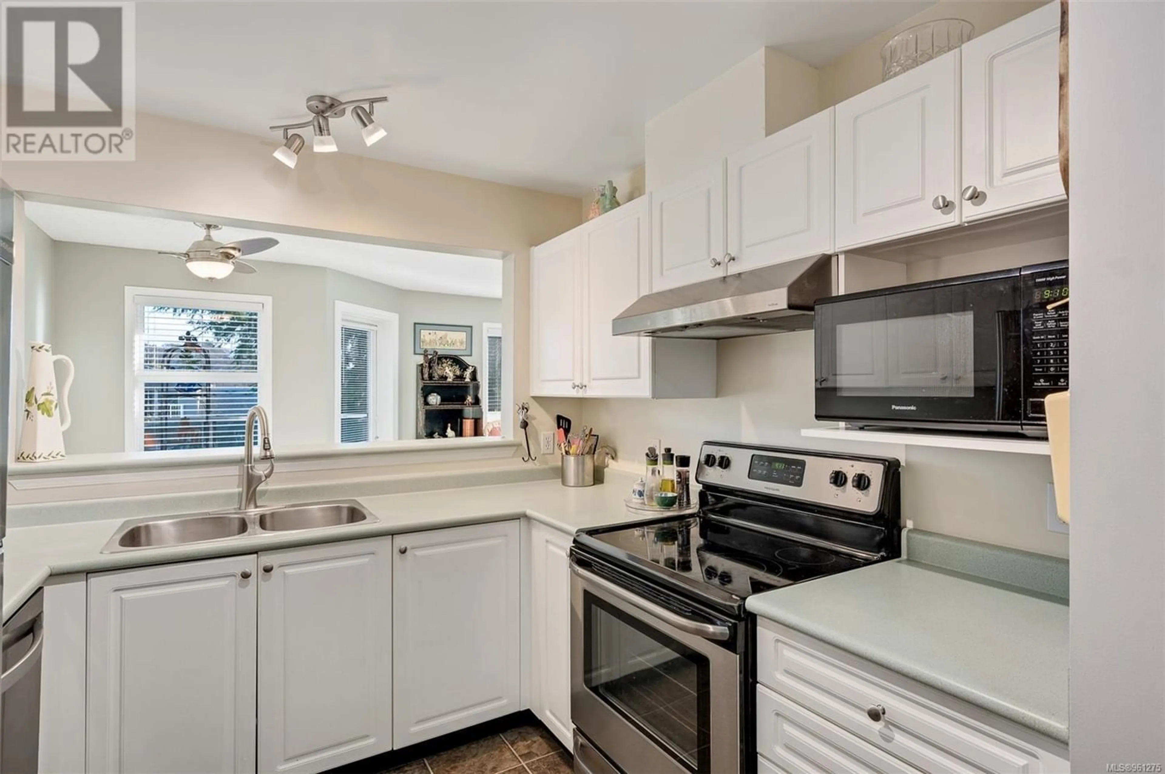 Standard kitchen for 307 951 Topaz Ave, Victoria British Columbia V8T2M2