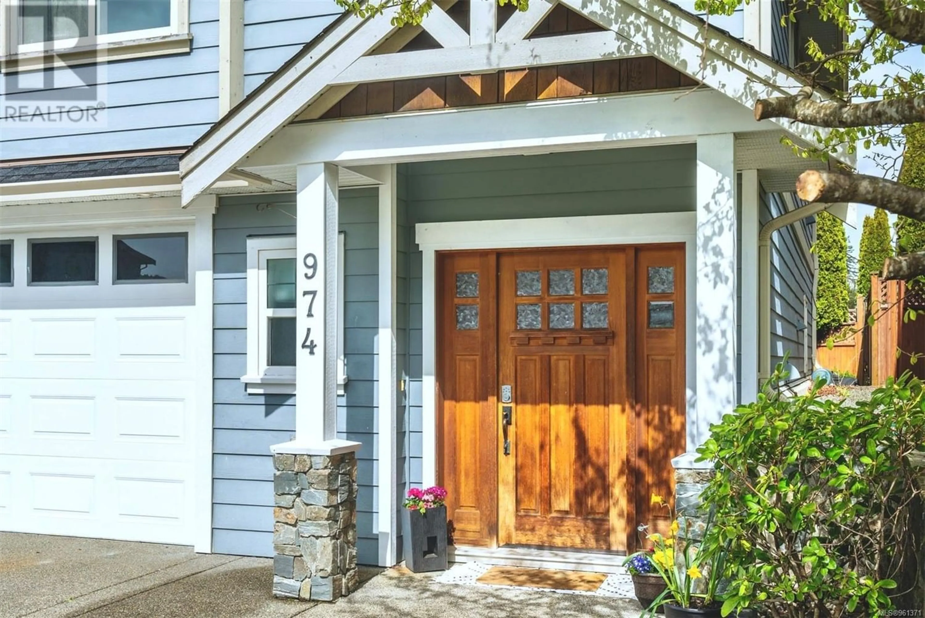 Indoor entryway for 974 Tayberry Terr, Langford British Columbia V9C0E4