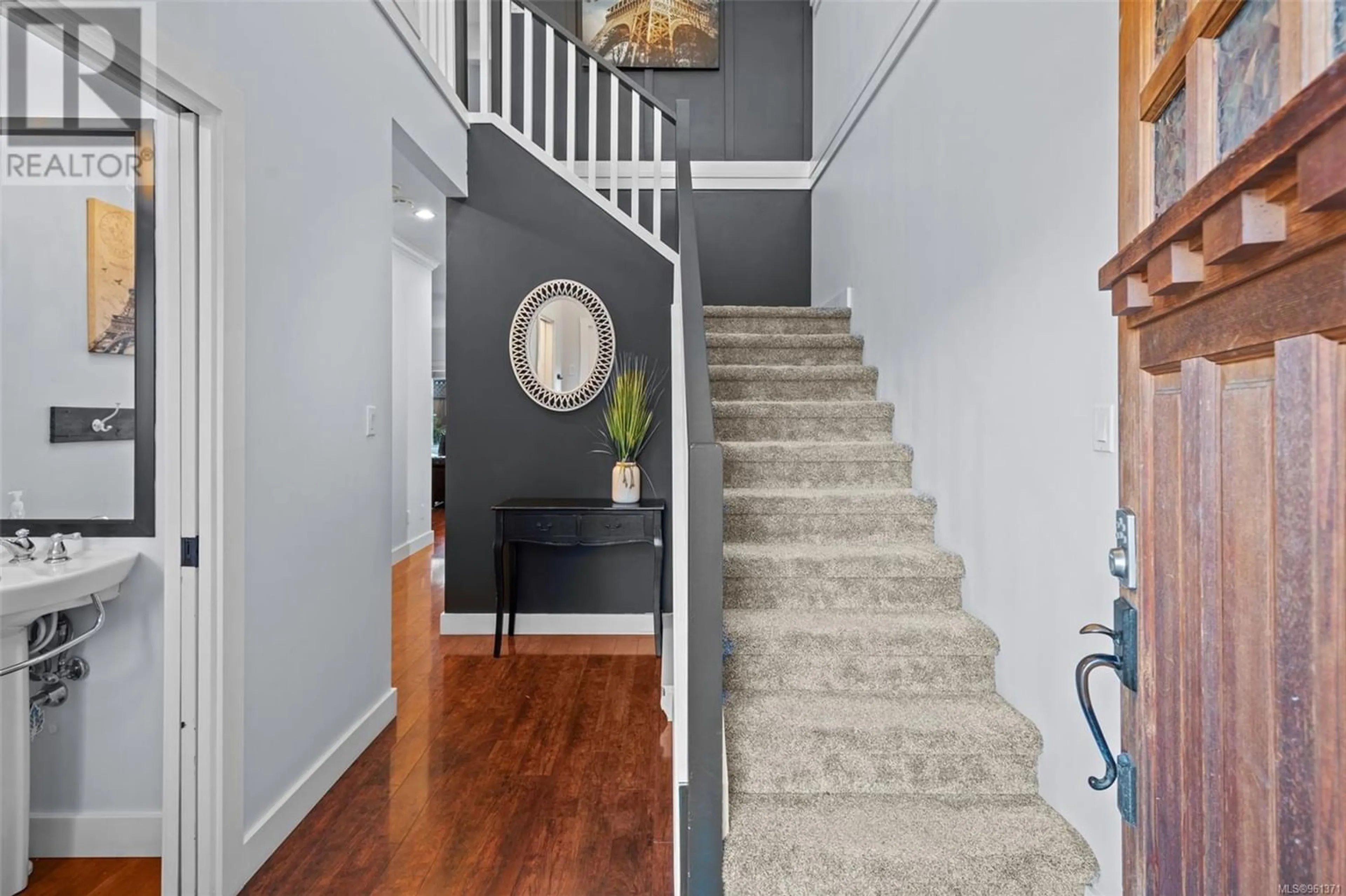 Indoor entryway for 974 Tayberry Terr, Langford British Columbia V9C0E4