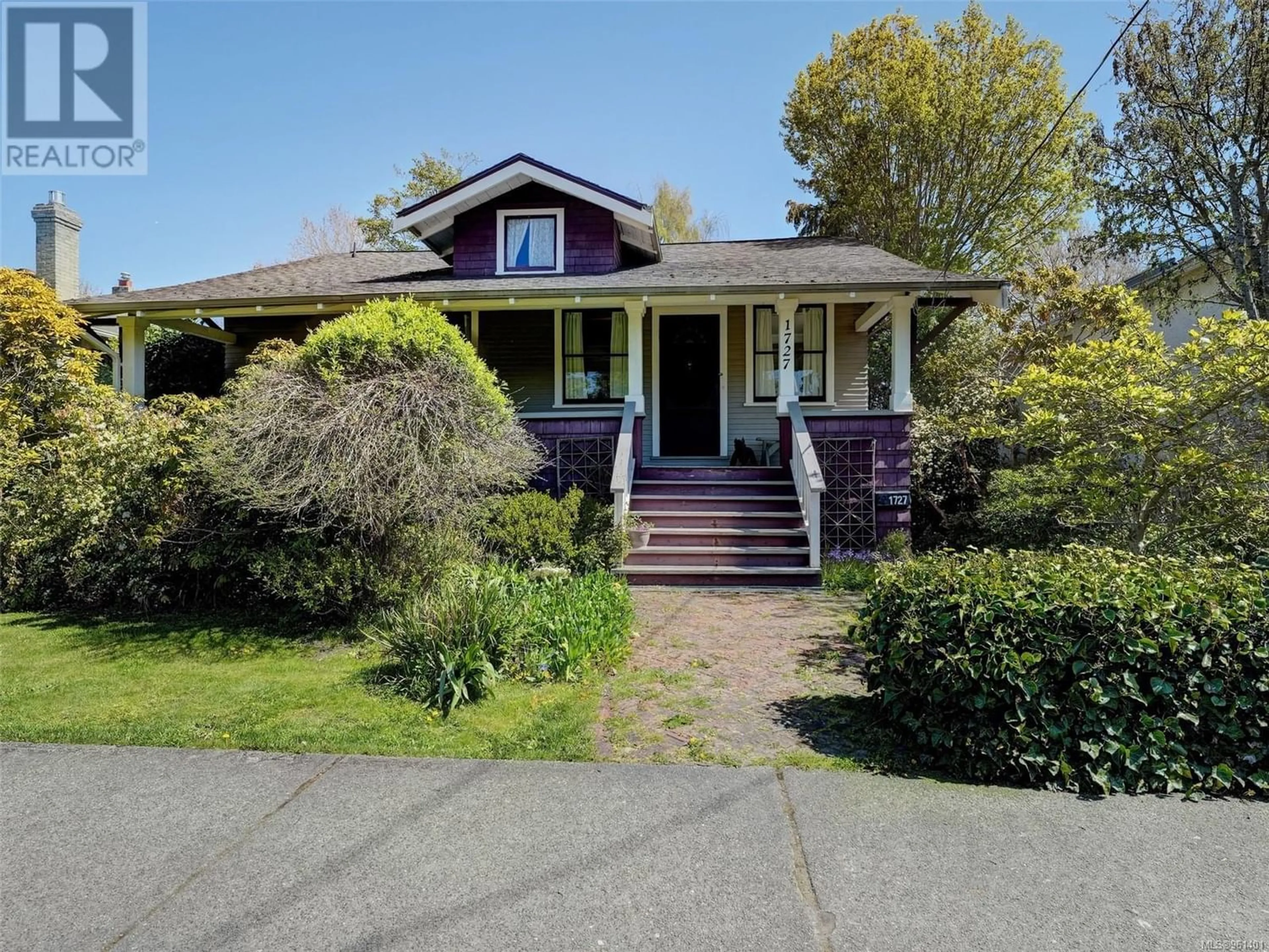 Frontside or backside of a home for 1727 Lee Ave, Victoria British Columbia V8R4W7