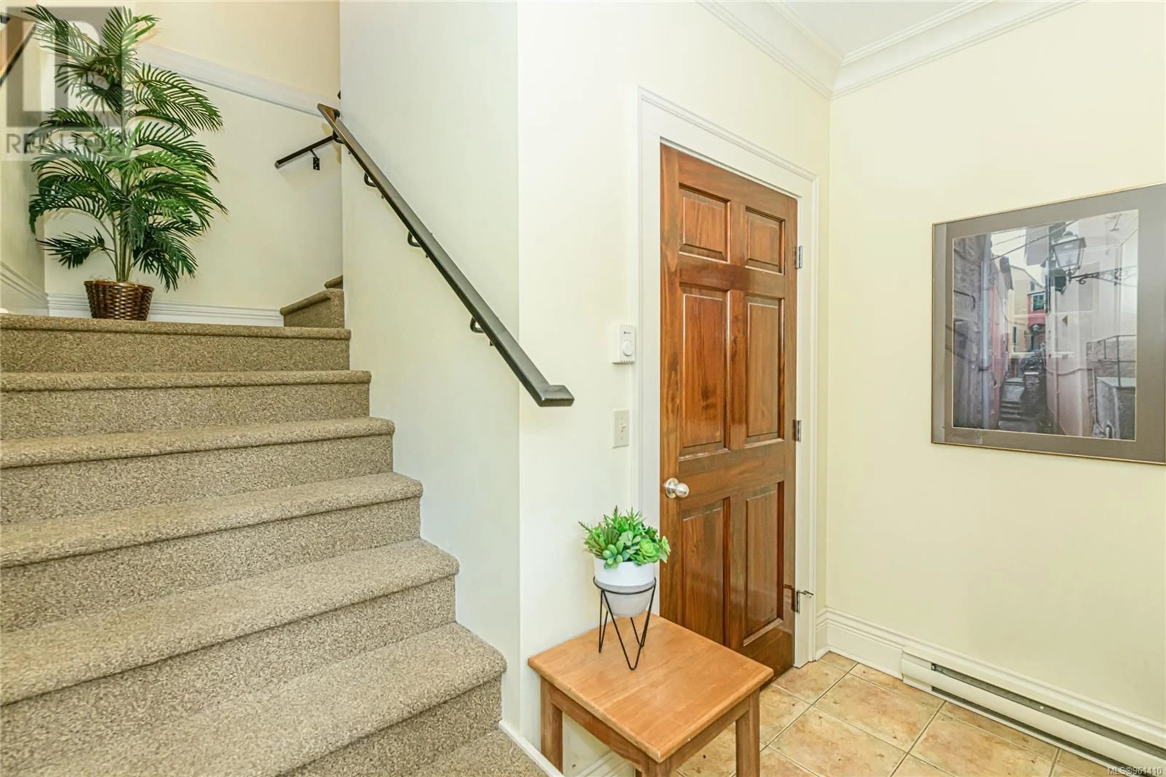 Indoor entryway for 5 - 107 ATKINS ROAD, Salt Spring British Columbia V8K2X6