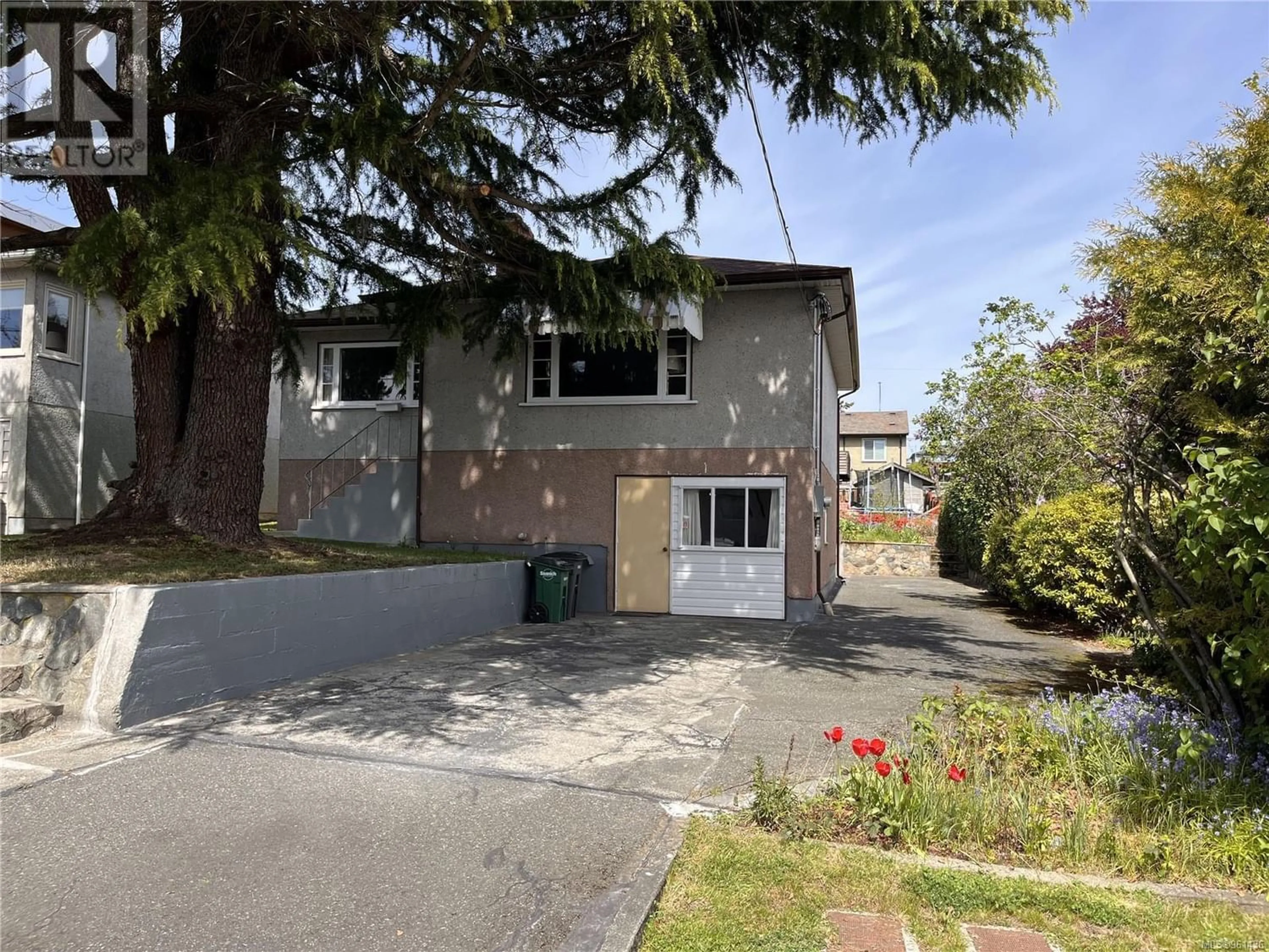 Frontside or backside of a home for 266 Sims Ave, Saanich British Columbia V8Z1K3