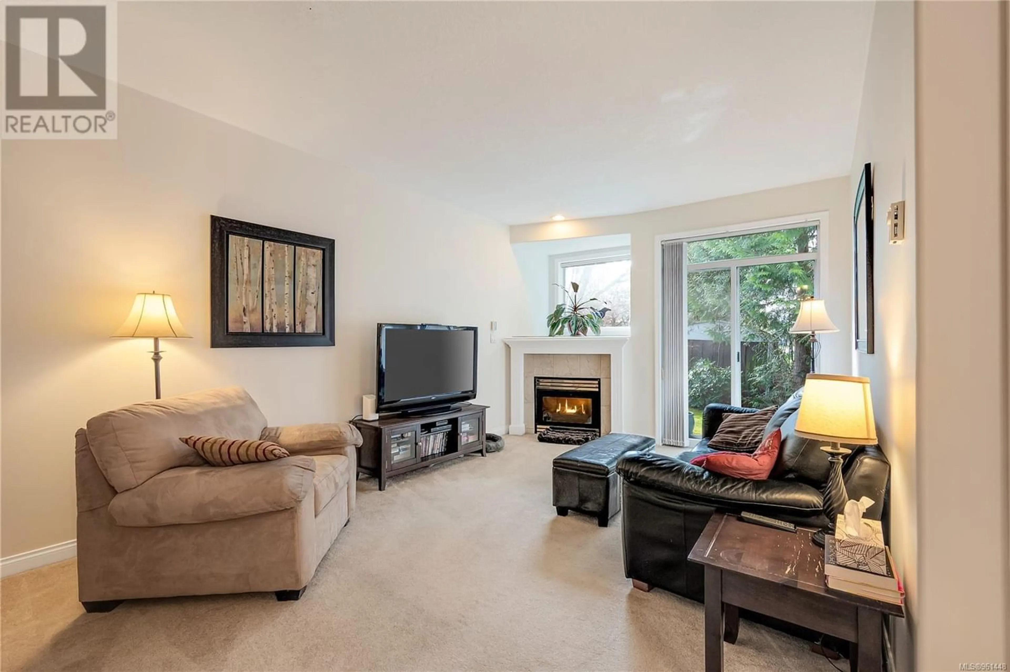 Living room for 25 4525 Wilkinson Rd, Saanich British Columbia V8Z5C3