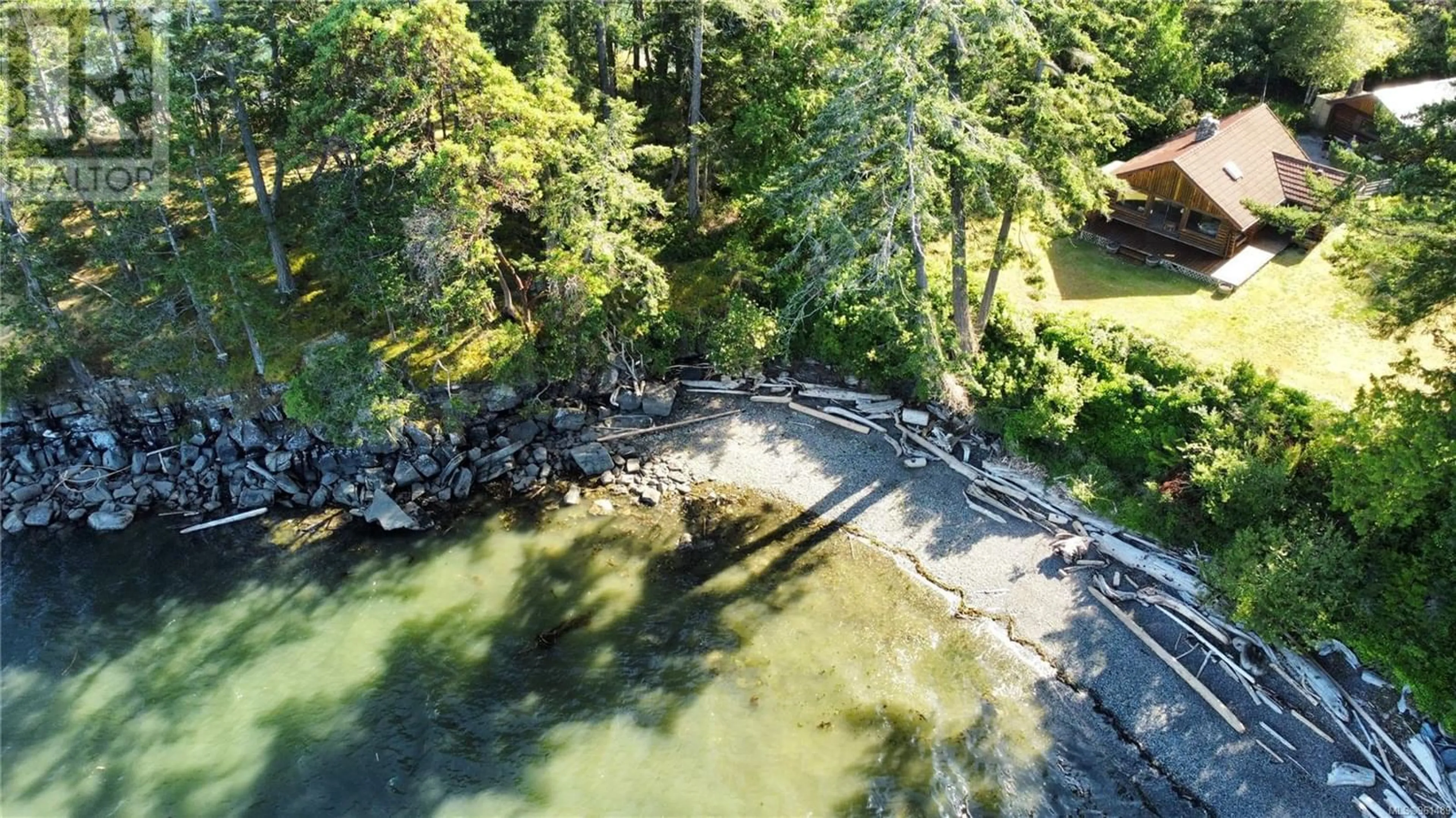 Patio, lake for 4312 Clam Bay Rd, Pender Island British Columbia V0N2M1