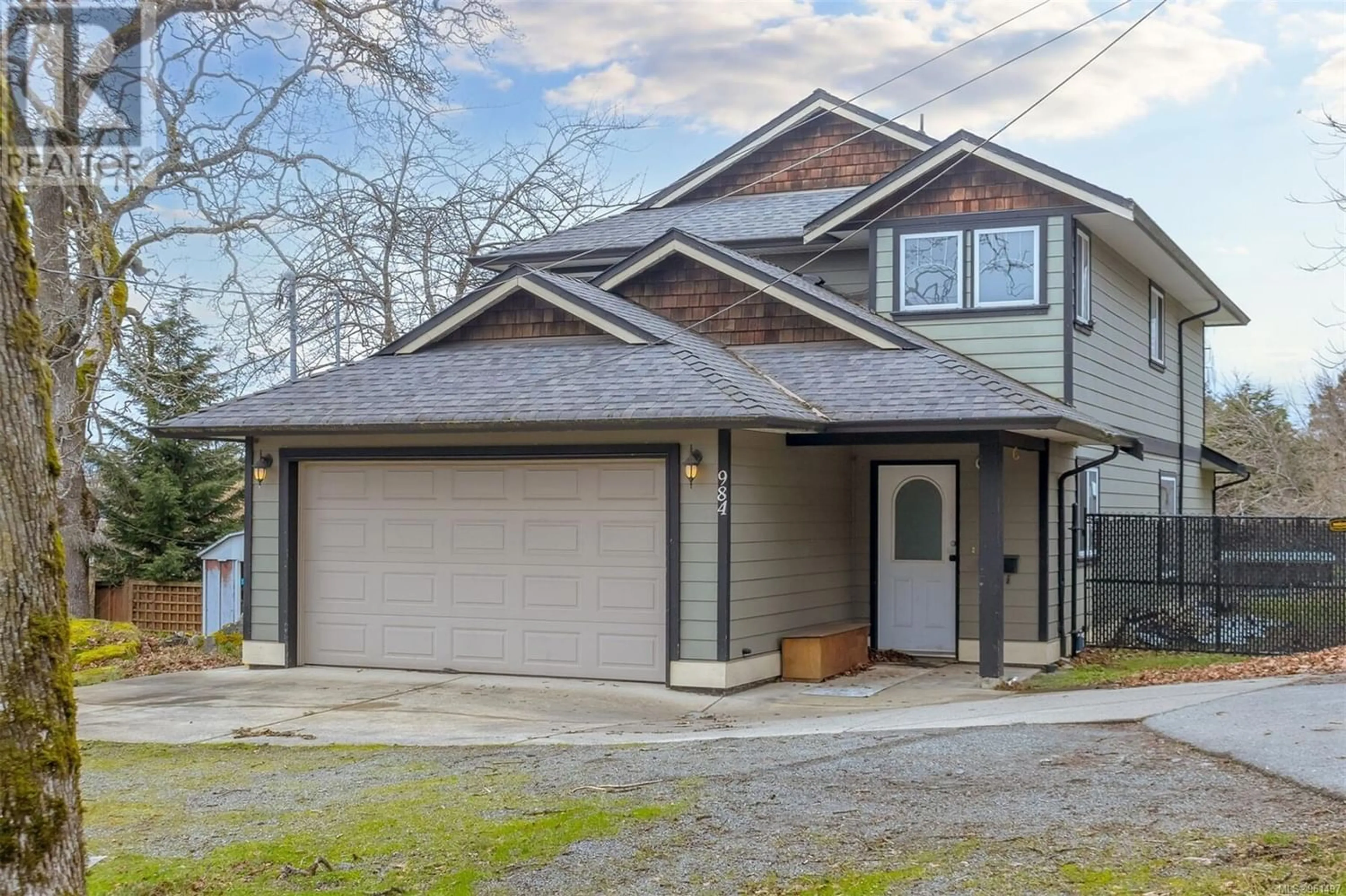 Frontside or backside of a home for 984 Cloverdale Ave, Saanich British Columbia V8X2T8