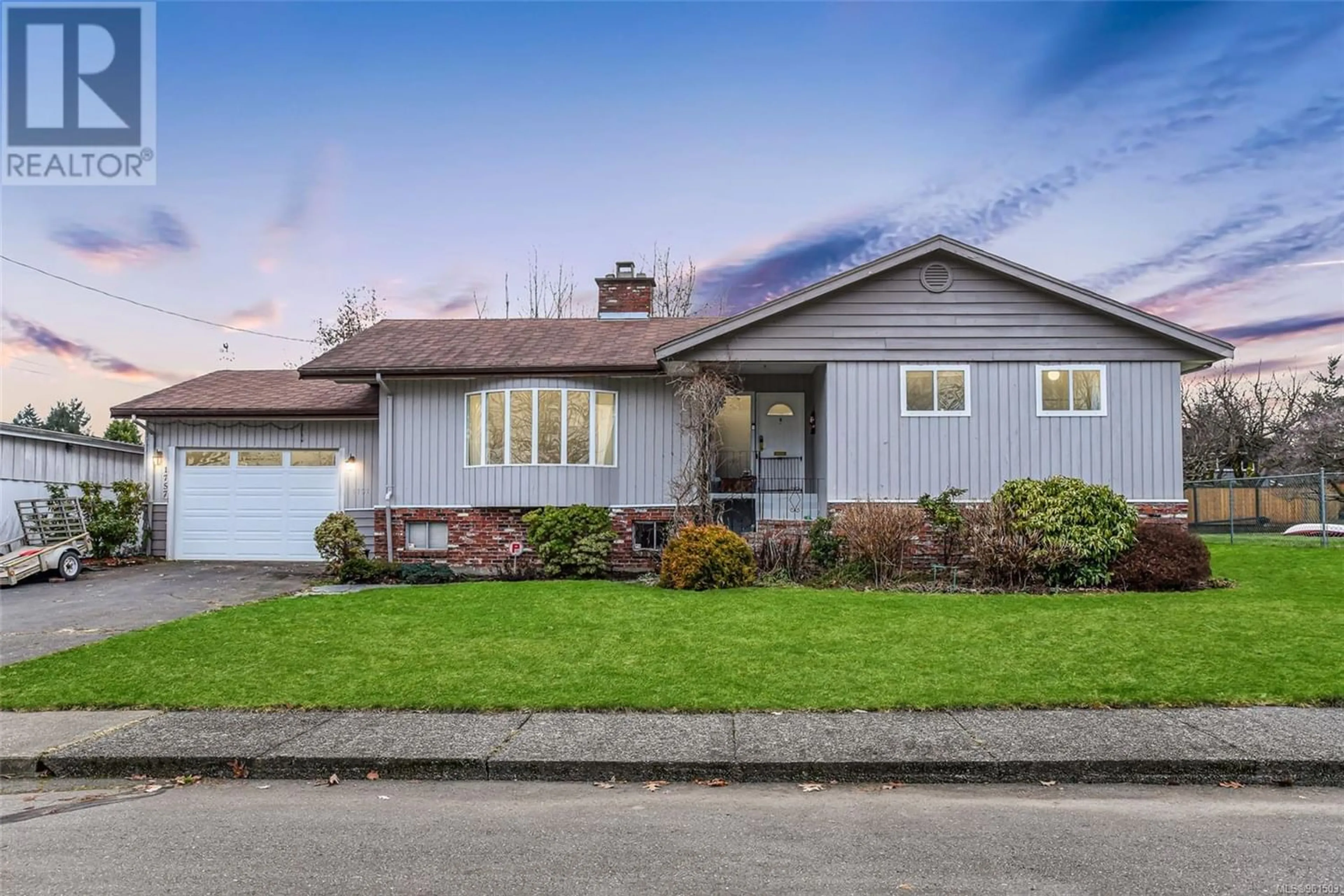 Frontside or backside of a home for 1757 Harmston Ave, Courtenay British Columbia V9N2X9