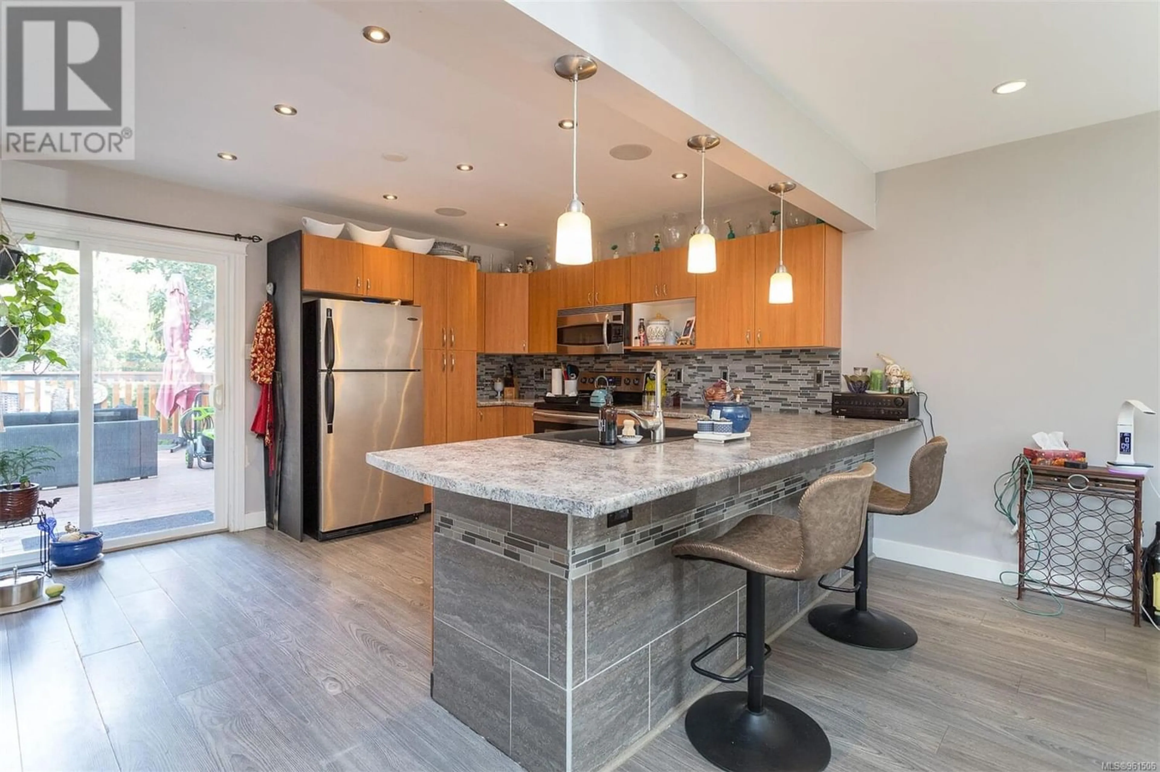 Contemporary kitchen for A 596 Langholme Dr, Colwood British Columbia V9C1M2