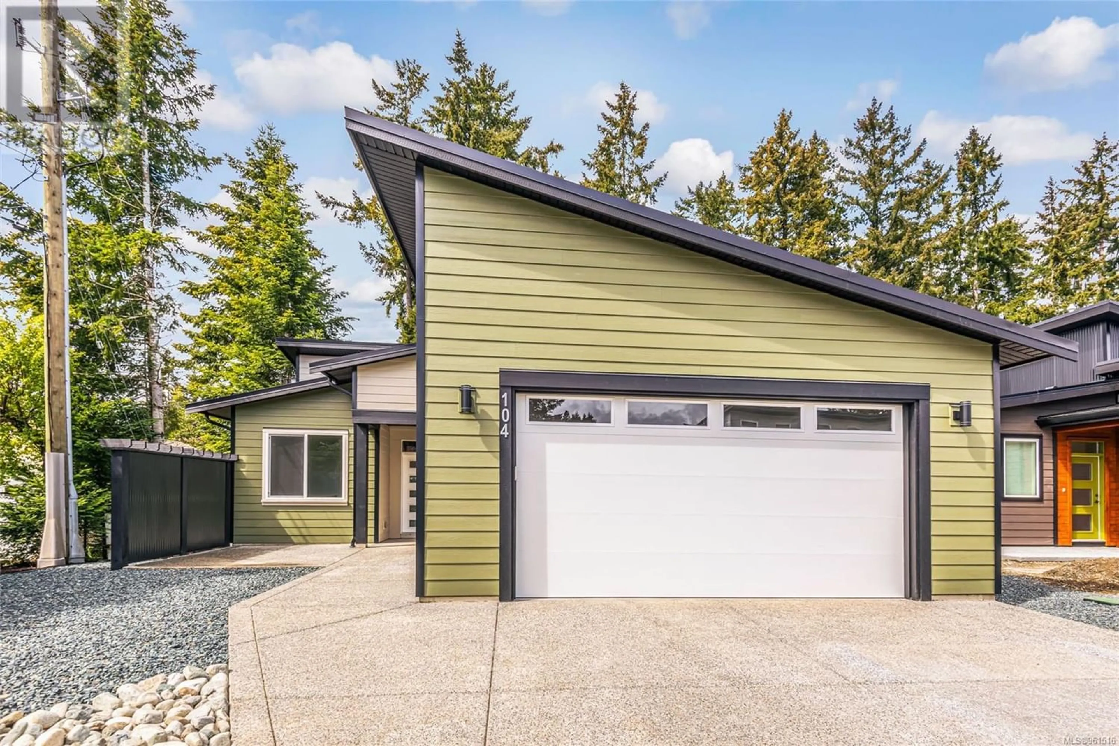 Home with vinyl exterior material for 104 4065 McBride St, Port Alberni British Columbia V9Y0C1