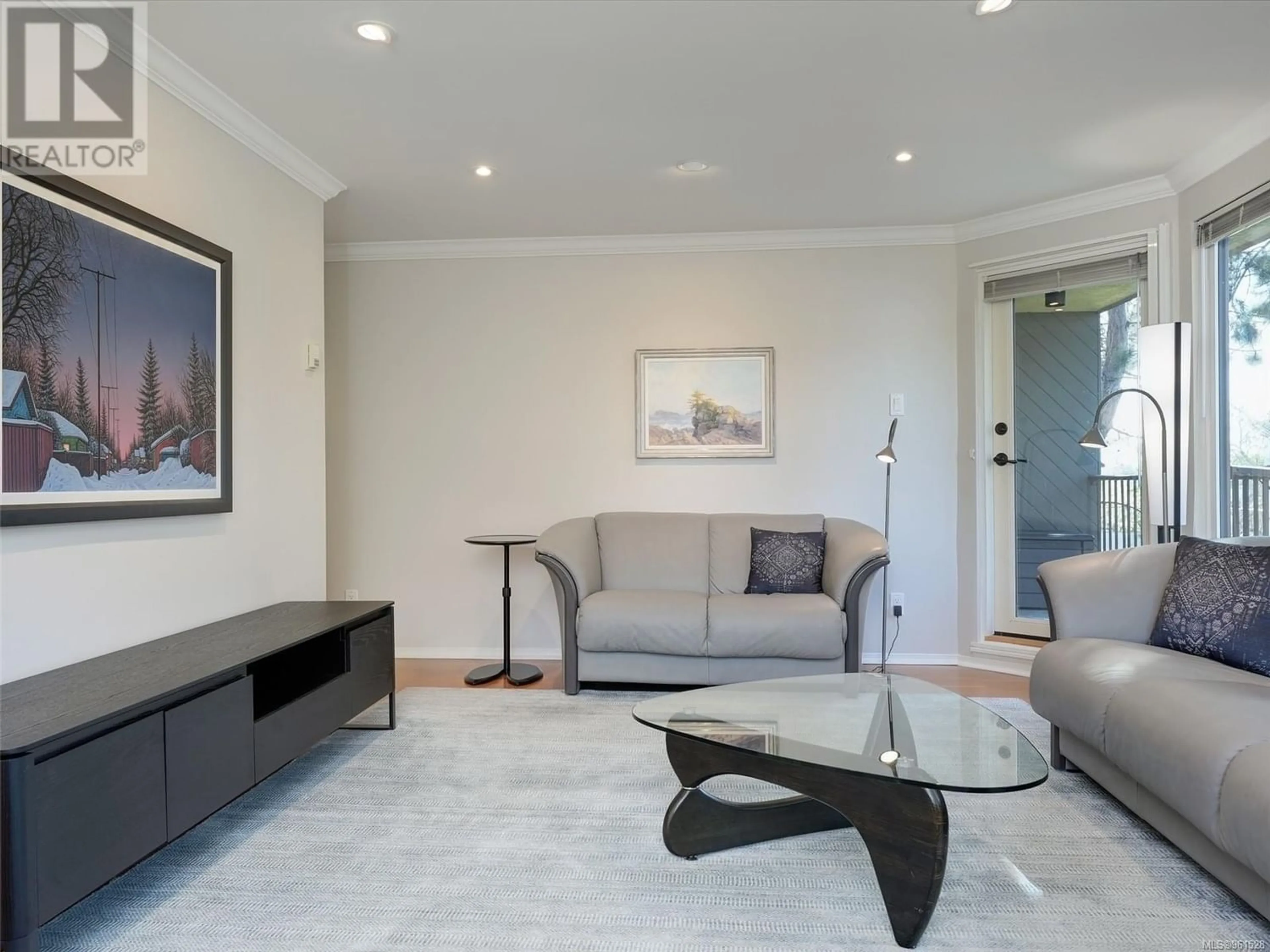 Living room for 314 1149 Rockland Ave, Victoria British Columbia V8V4T5
