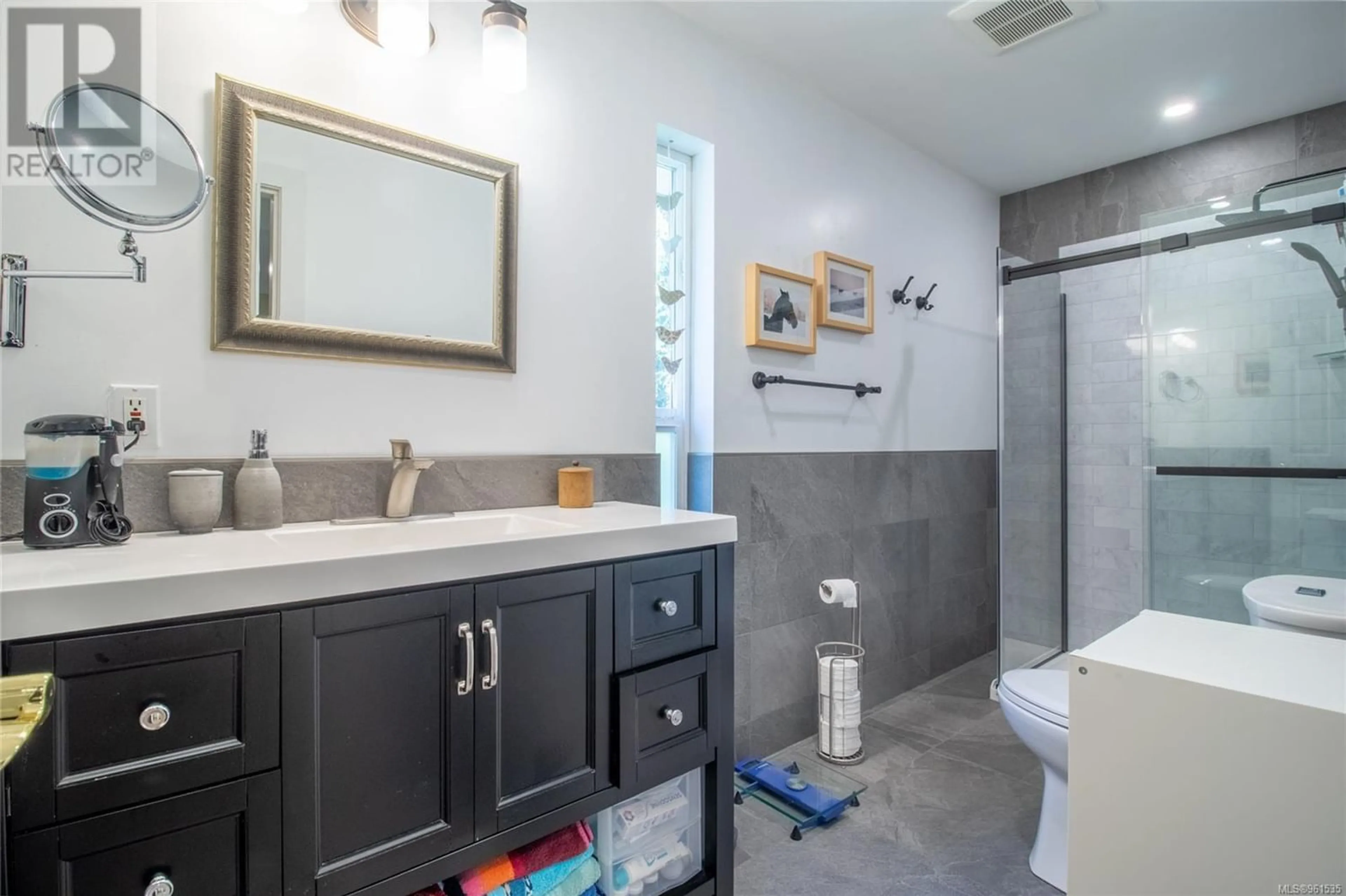 Bathroom for 4608 Ketch Rd, Pender Island British Columbia V0N2M2