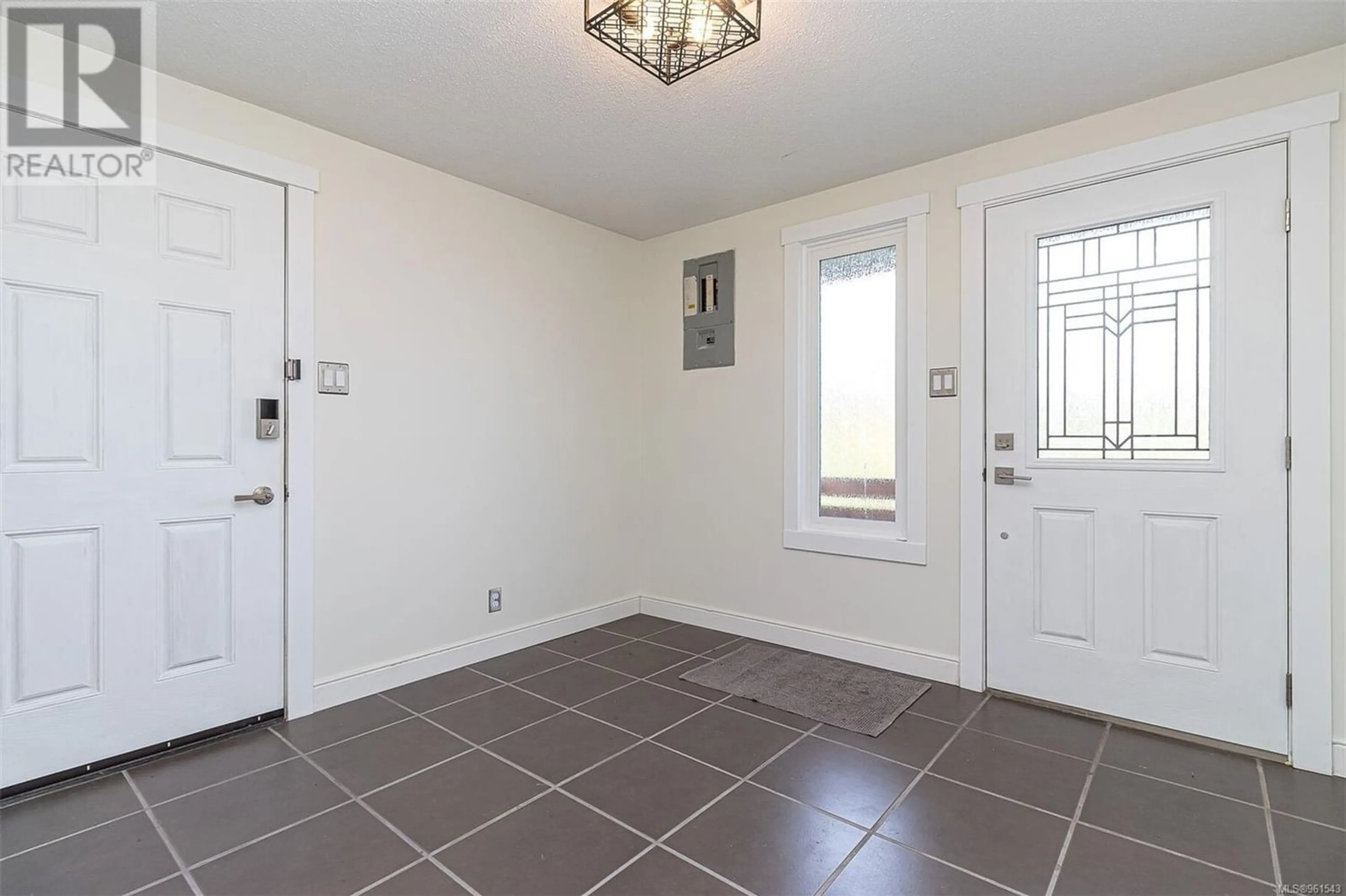 Indoor entryway for 37 Morgan Pl, Nanaimo British Columbia V9T5B8