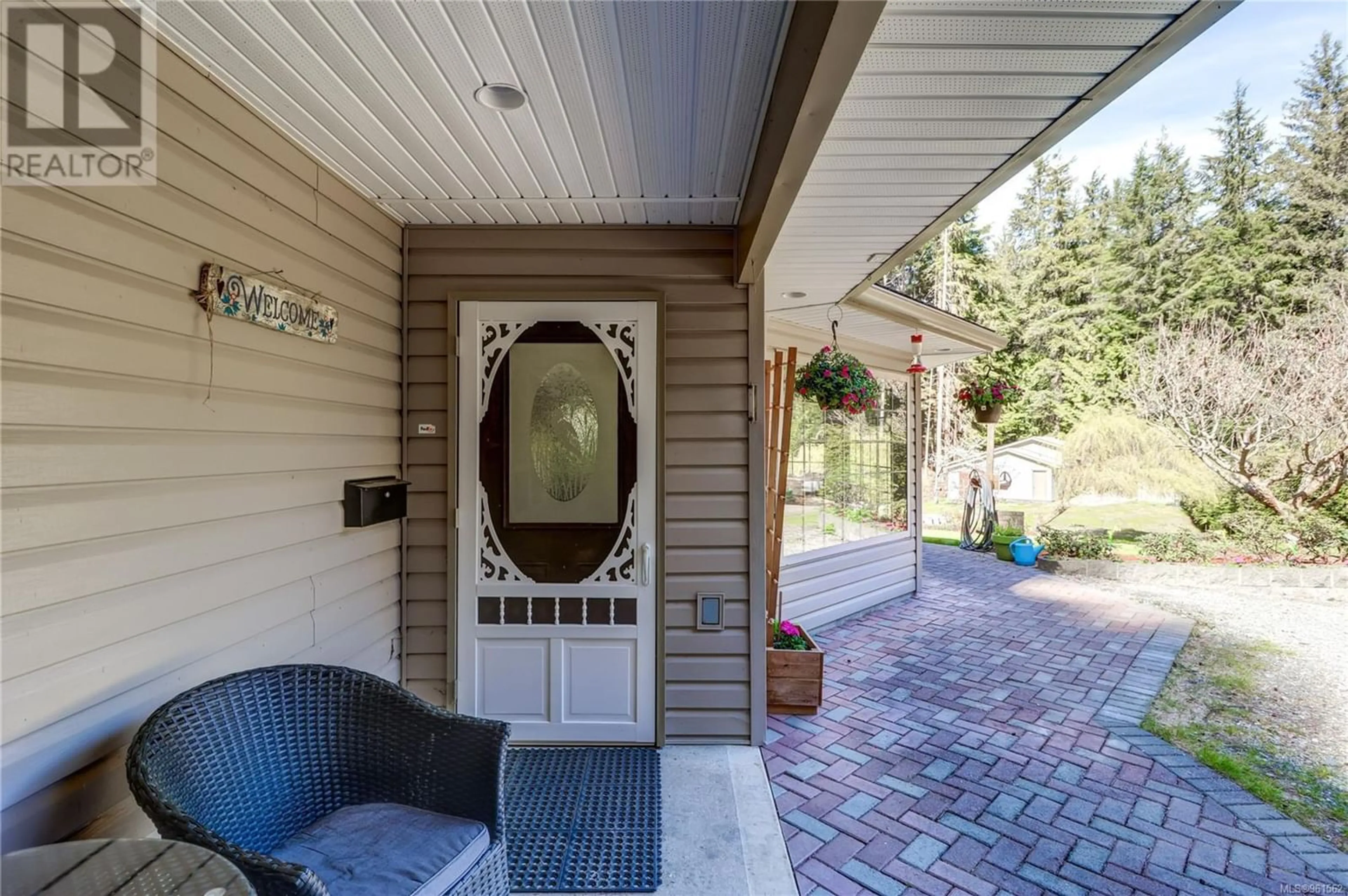 Patio for 701 Nimpkish Heights Rd, Hyde Creek British Columbia V0N2R0