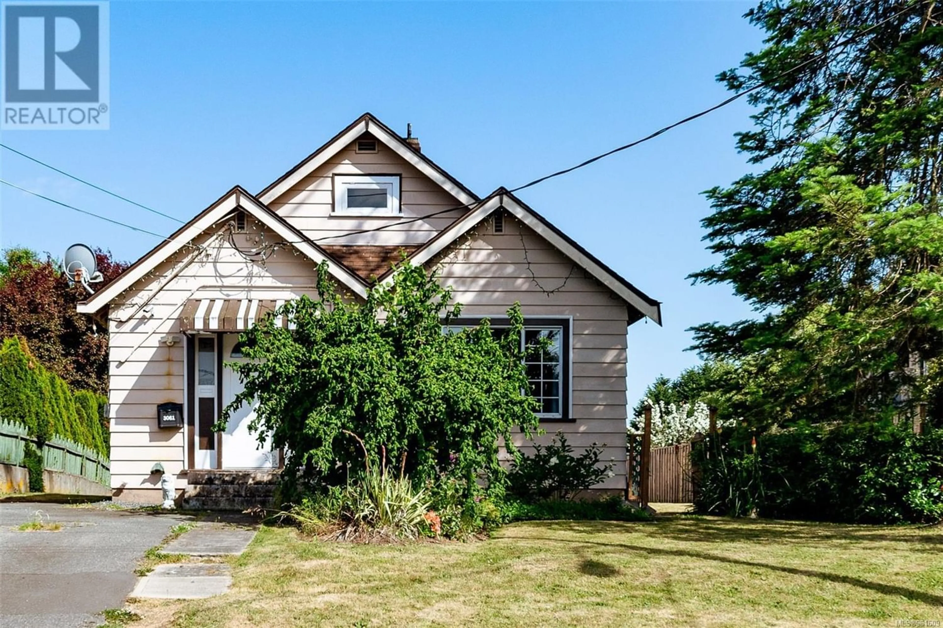 Cottage for 3061 Albina St, Saanich British Columbia V9A1Z4