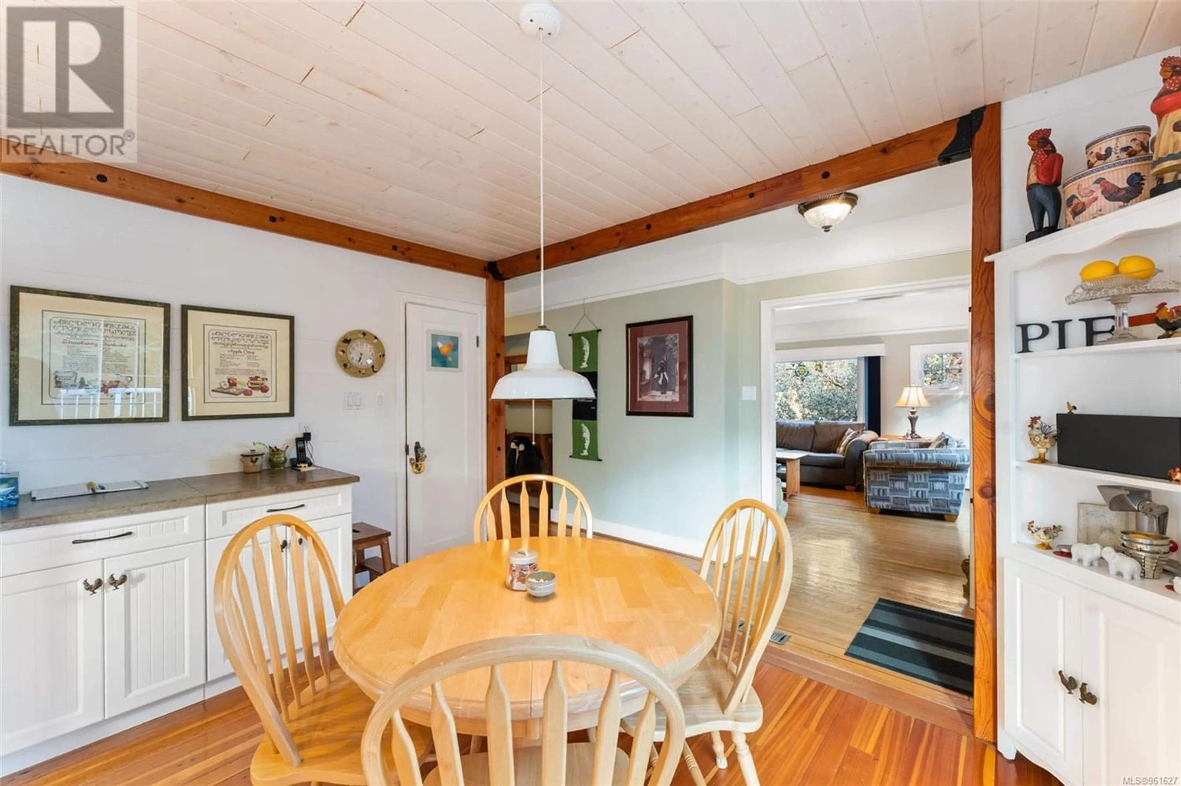 Dining room for 5260 Rambler Rd, Saanich British Columbia V8Y2H5