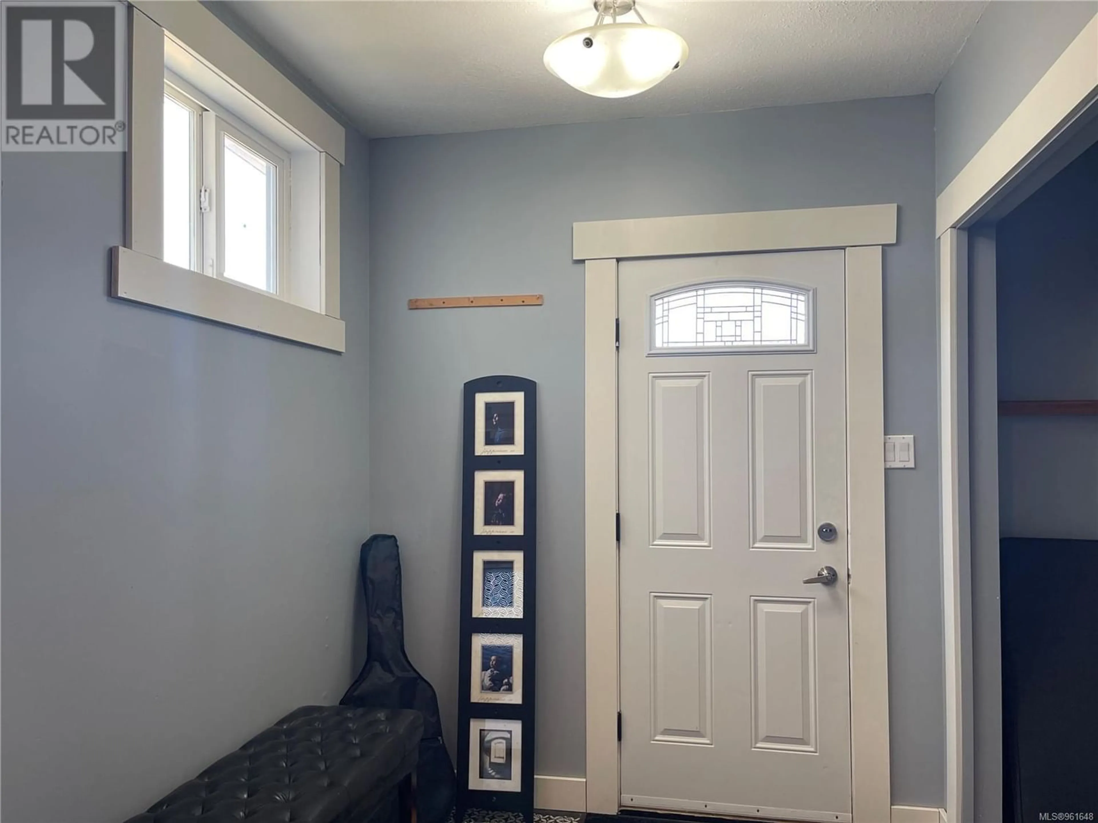 Indoor entryway for 3097 6th Ave, Port Alberni British Columbia V9Y2G8