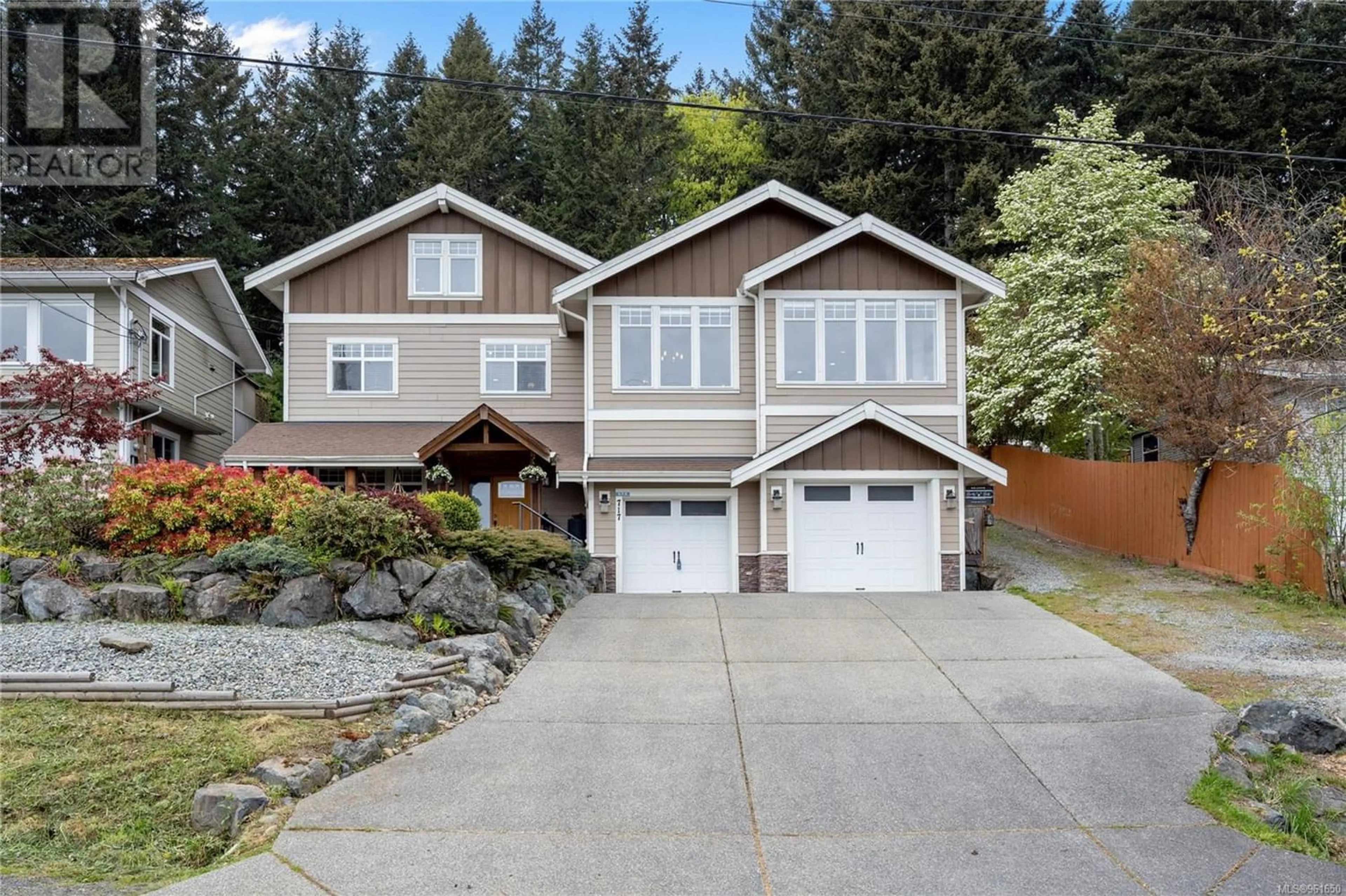 Frontside or backside of a home for 717 Dogwood Rd, Nanaimo British Columbia V9R3C2